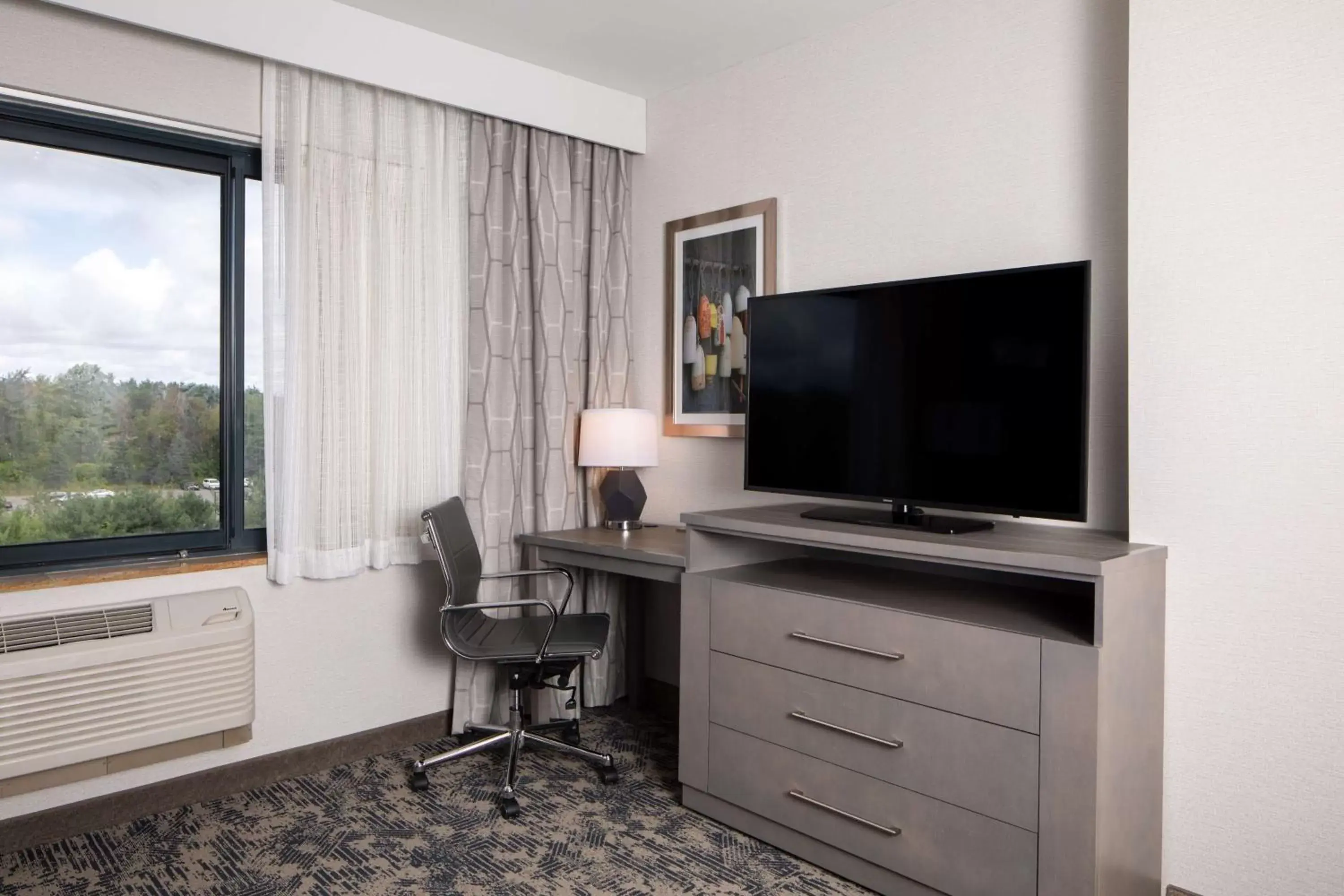 Bedroom, TV/Entertainment Center in Embassy Suites by Hilton Portland Maine