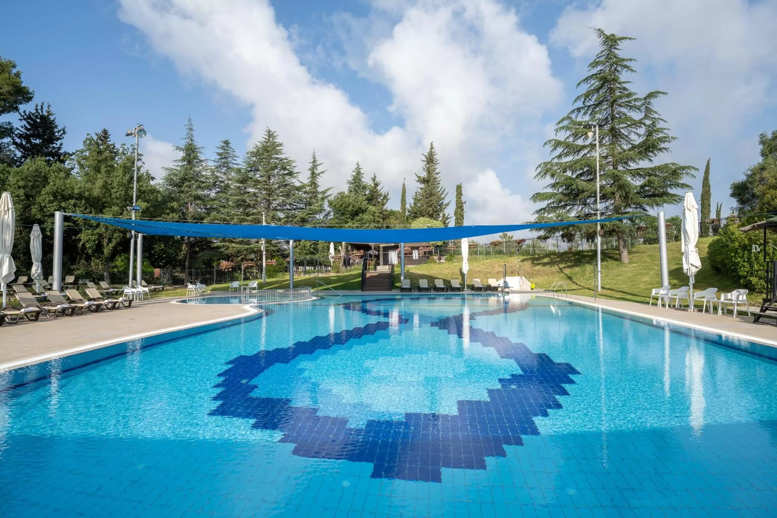 Swimming pool in Hacienda Forest View Hotel
