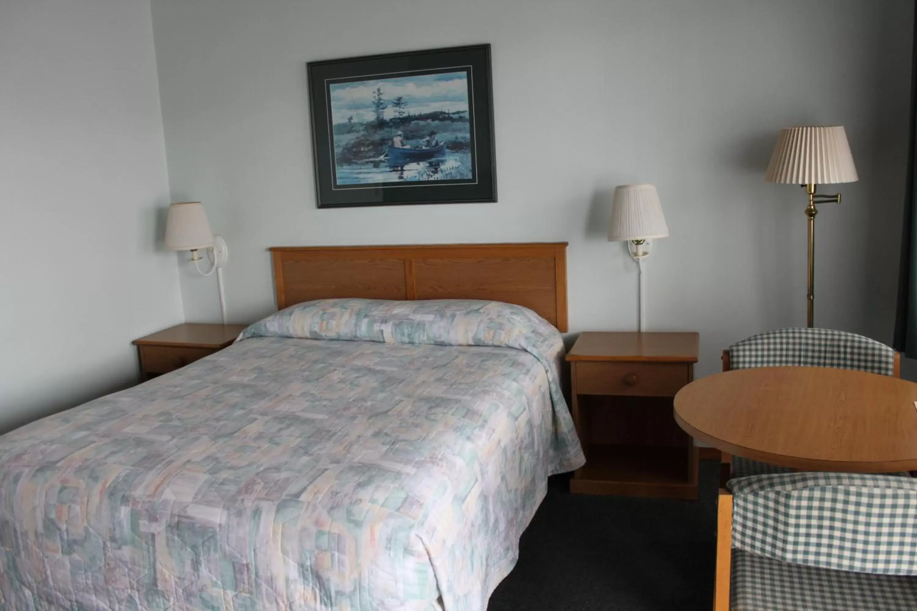 Queen Room in Azalea Lodge Queen Room in Azalea Lodge