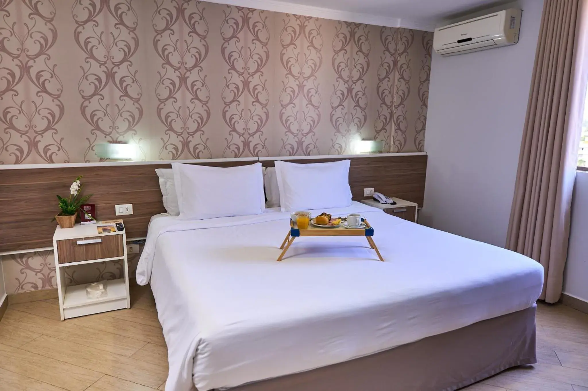 Bedroom, Bed in Foz Plaza Hotel