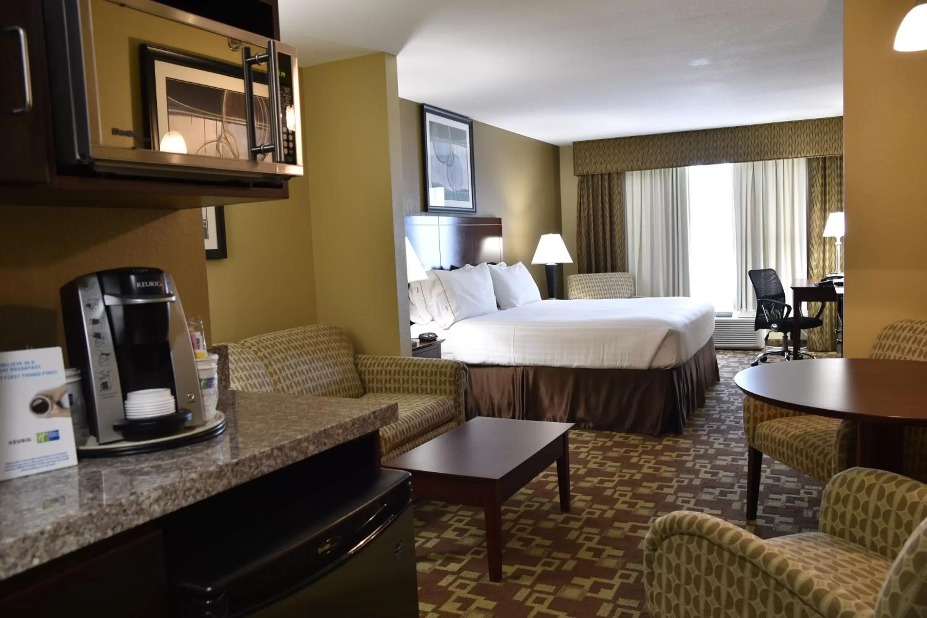 Photo of the whole room in Holiday Inn Express Hotel & Suites St. Charles, an IHG Hotel