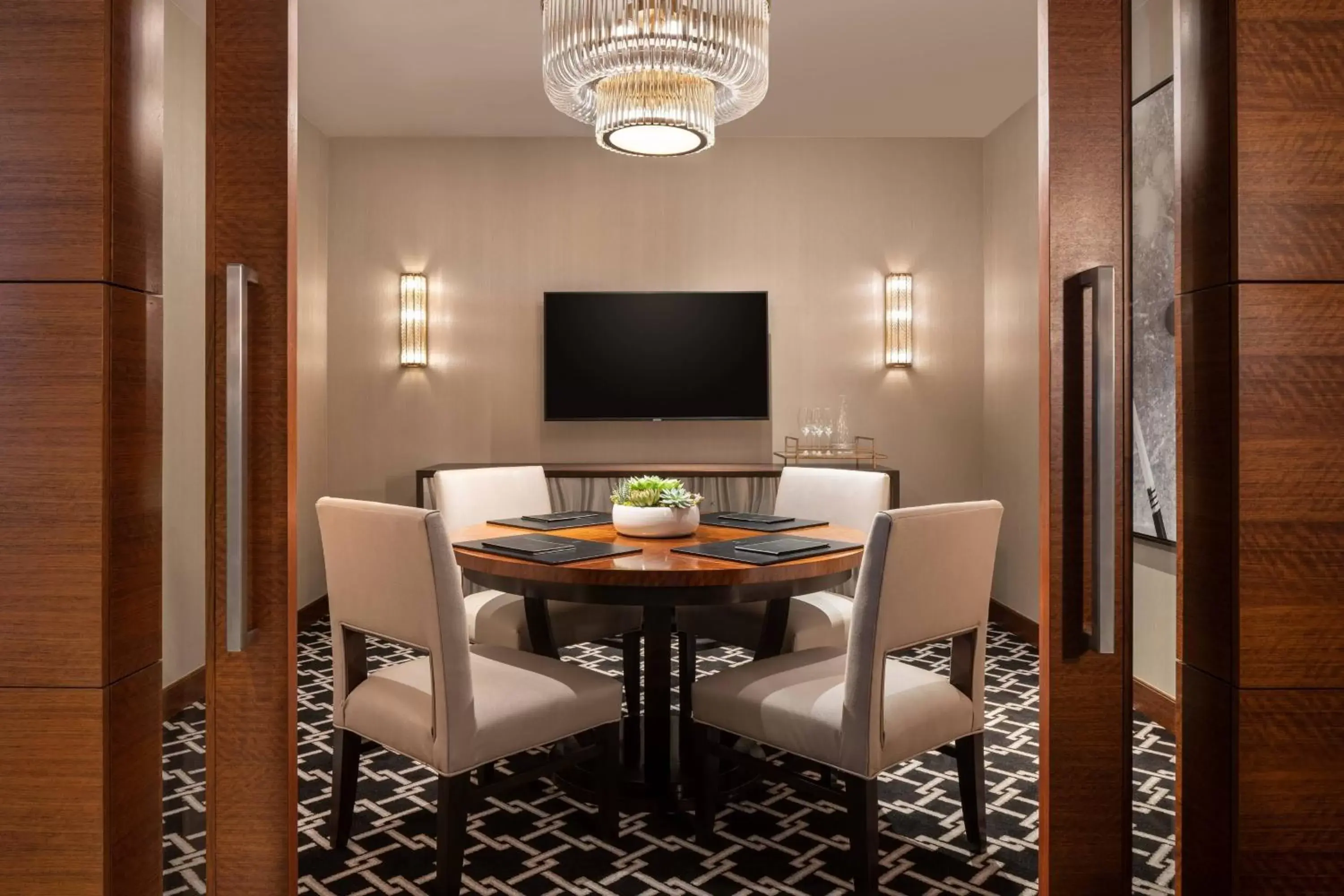 Lounge or bar, TV/Entertainment Center in The Ritz-Carlton, Los Angeles L.A. Live
