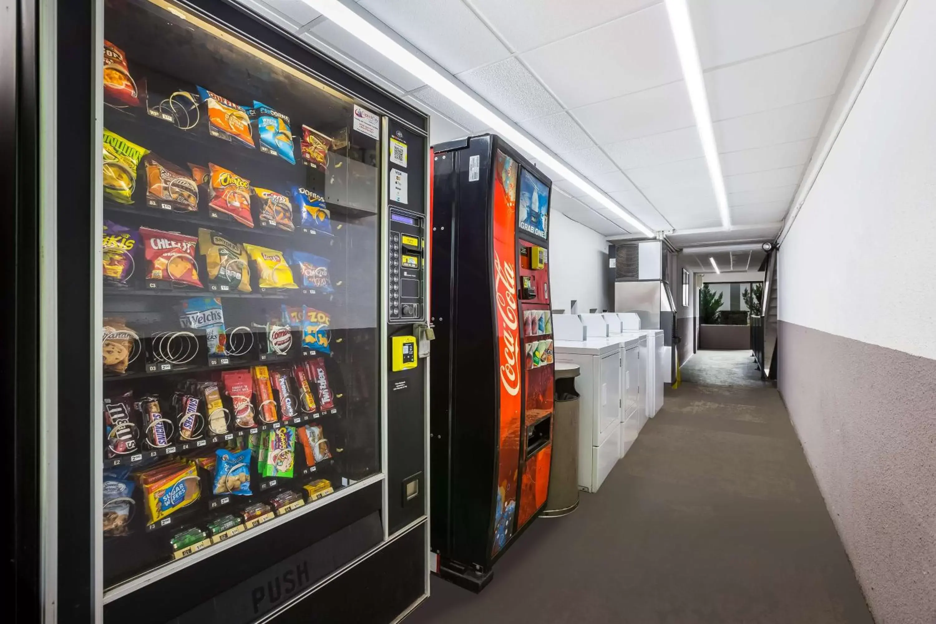 laundry, Supermarket/Shops in Best Western Bordentown Inn