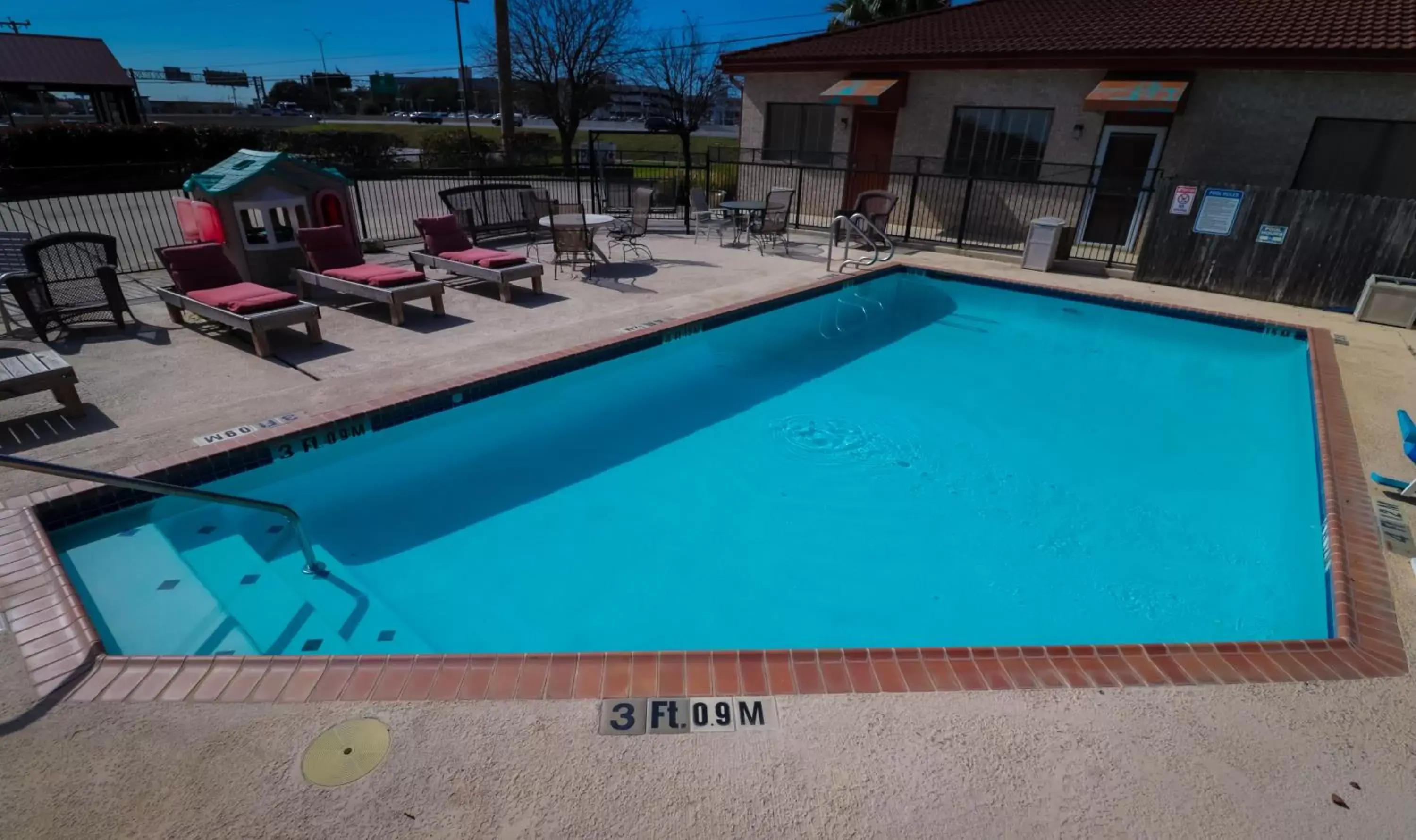 Swimming Pool in University Inn & Suites
