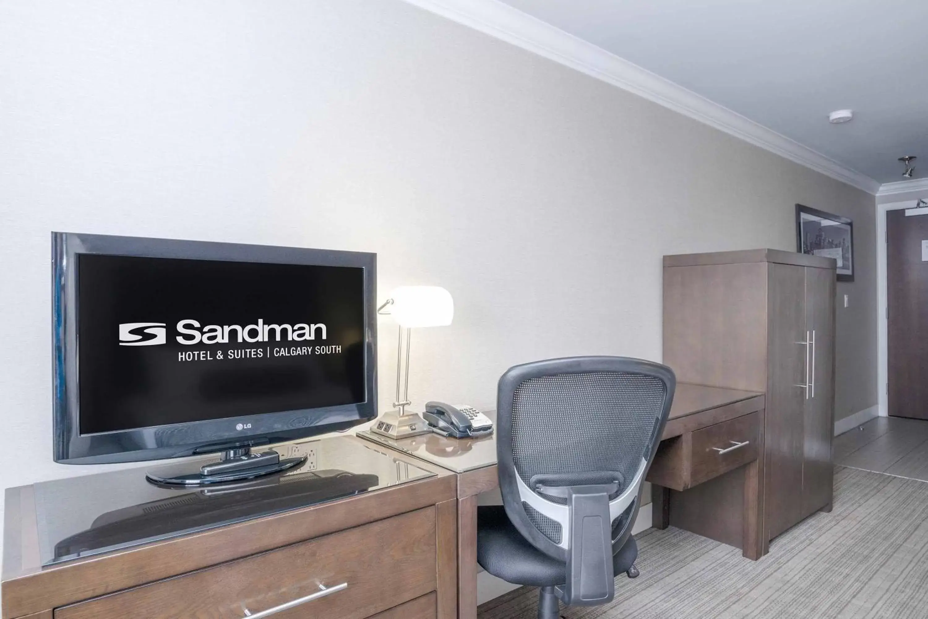 TV and multimedia, TV/Entertainment Center in Sandman Hotel & Suites Calgary South