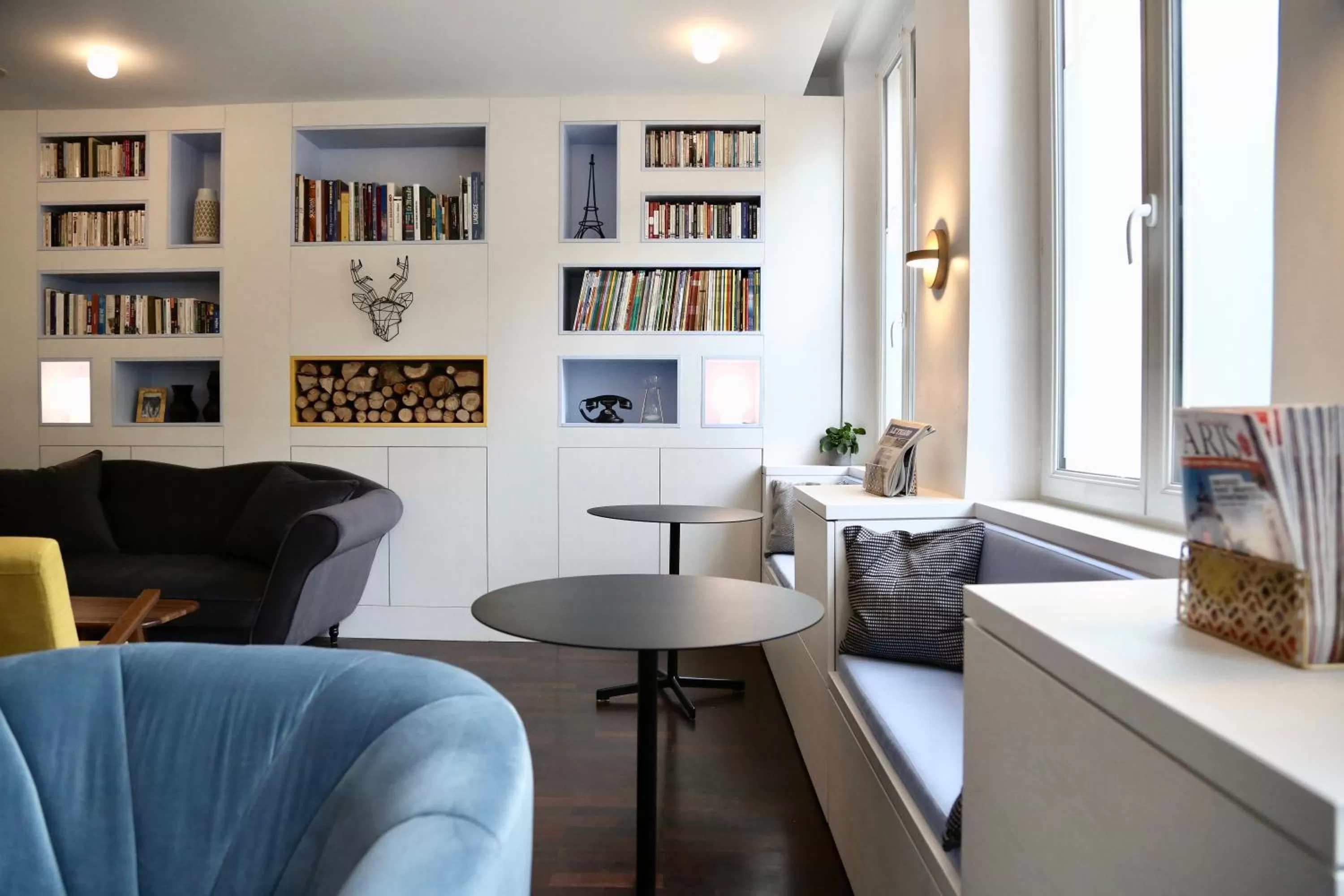 Seating area in Stella Etoile