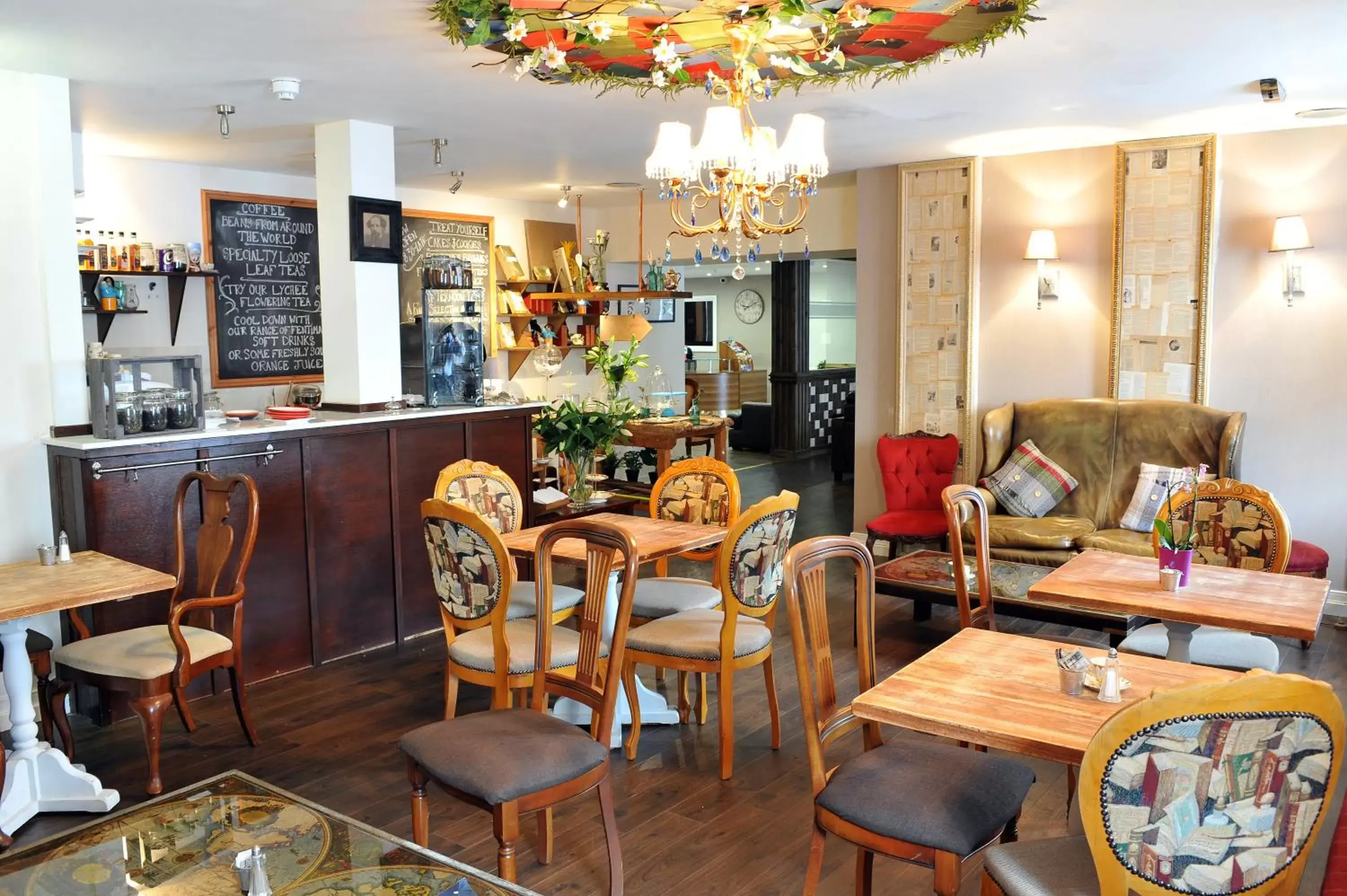 Coffee/tea facilities, Restaurant/Places to Eat in The Kings Arms Hotel