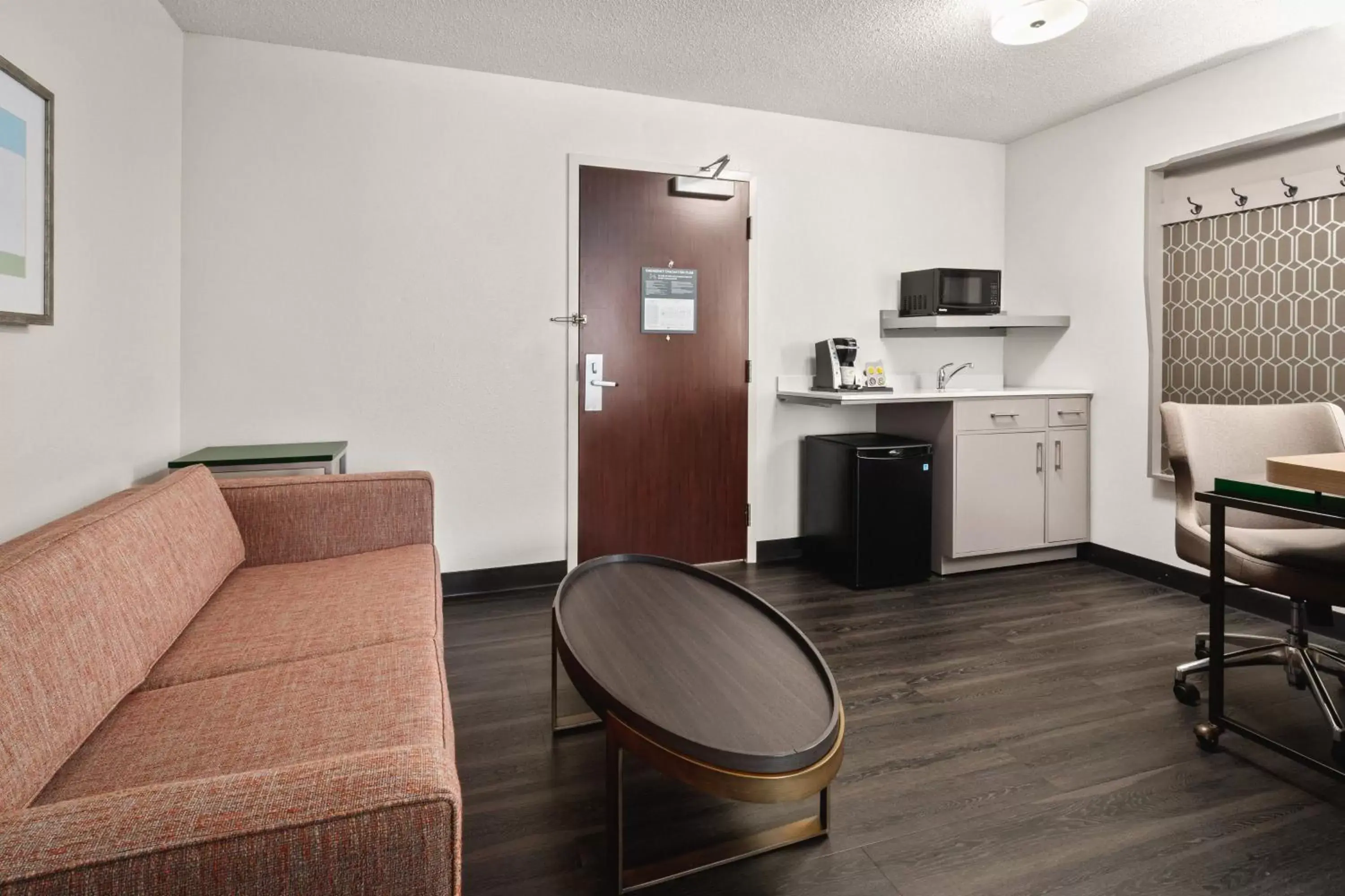 Photo of the whole room, Seating Area in Holiday Inn & Suites Bothell an IHG Hotel