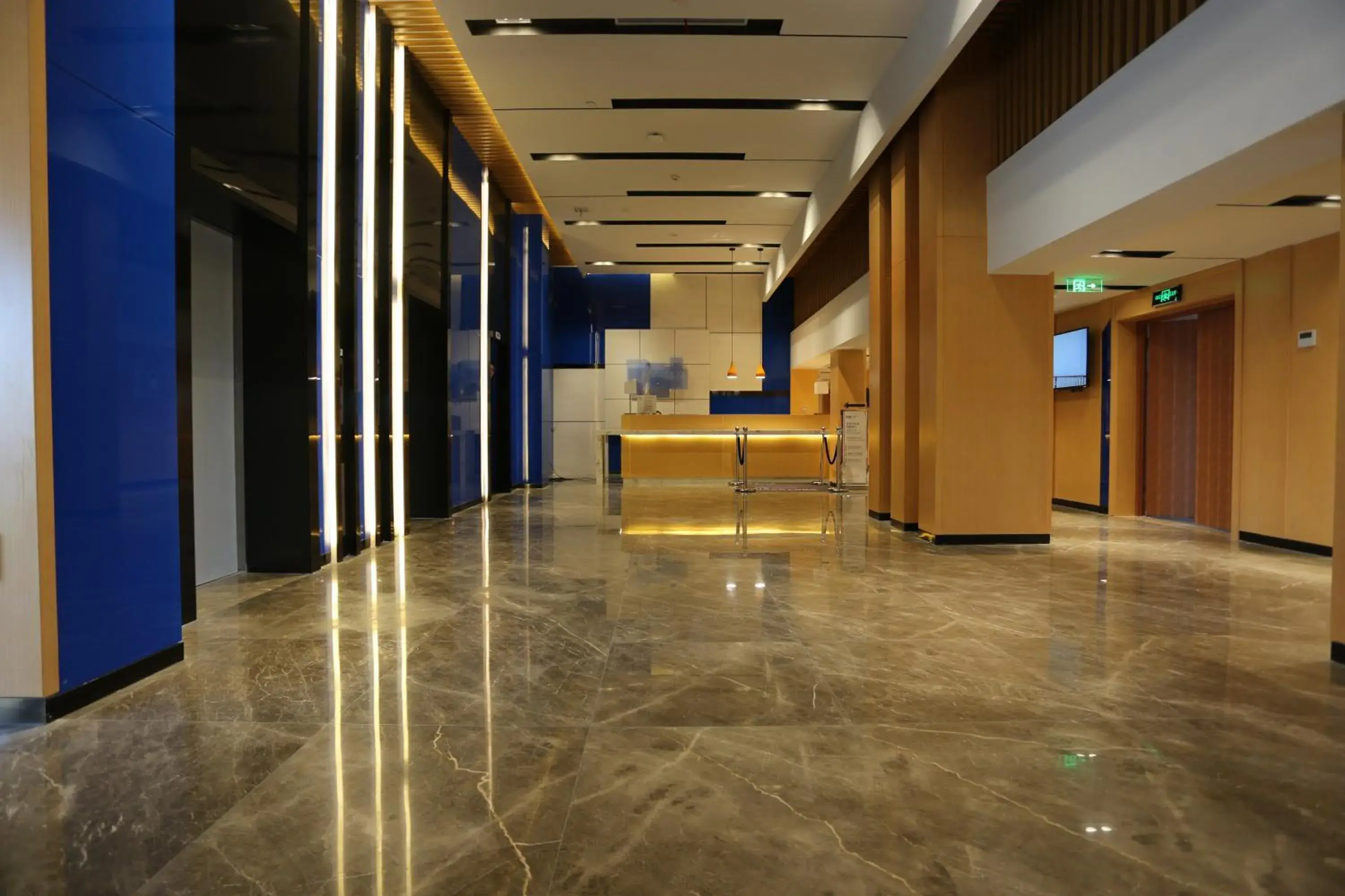 Property building in Holiday Inn Express - Wuhan Optical Valley by IHG Property building in Holiday Inn Express - Wuhan Optical Valley by IHG
