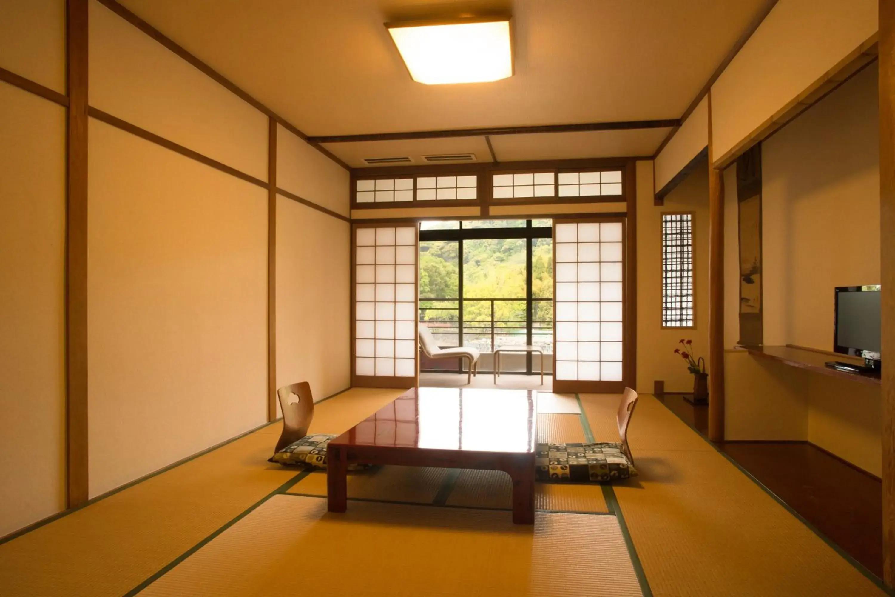Photo of the whole room, Seating Area in Kyoto Uji Hanayashiki Ukifune-En