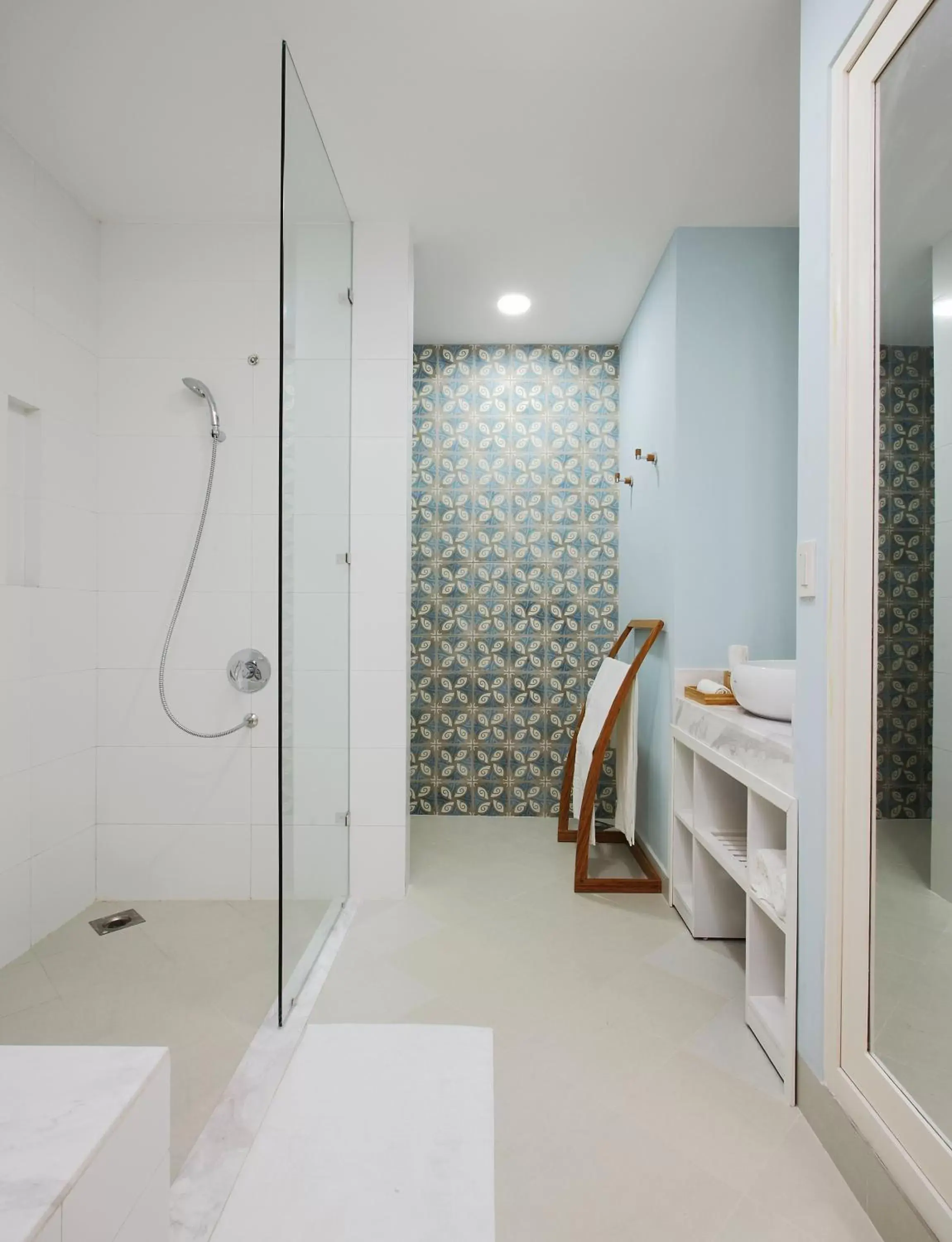 Shower, Bathroom in The Cliff Resort & Residences
