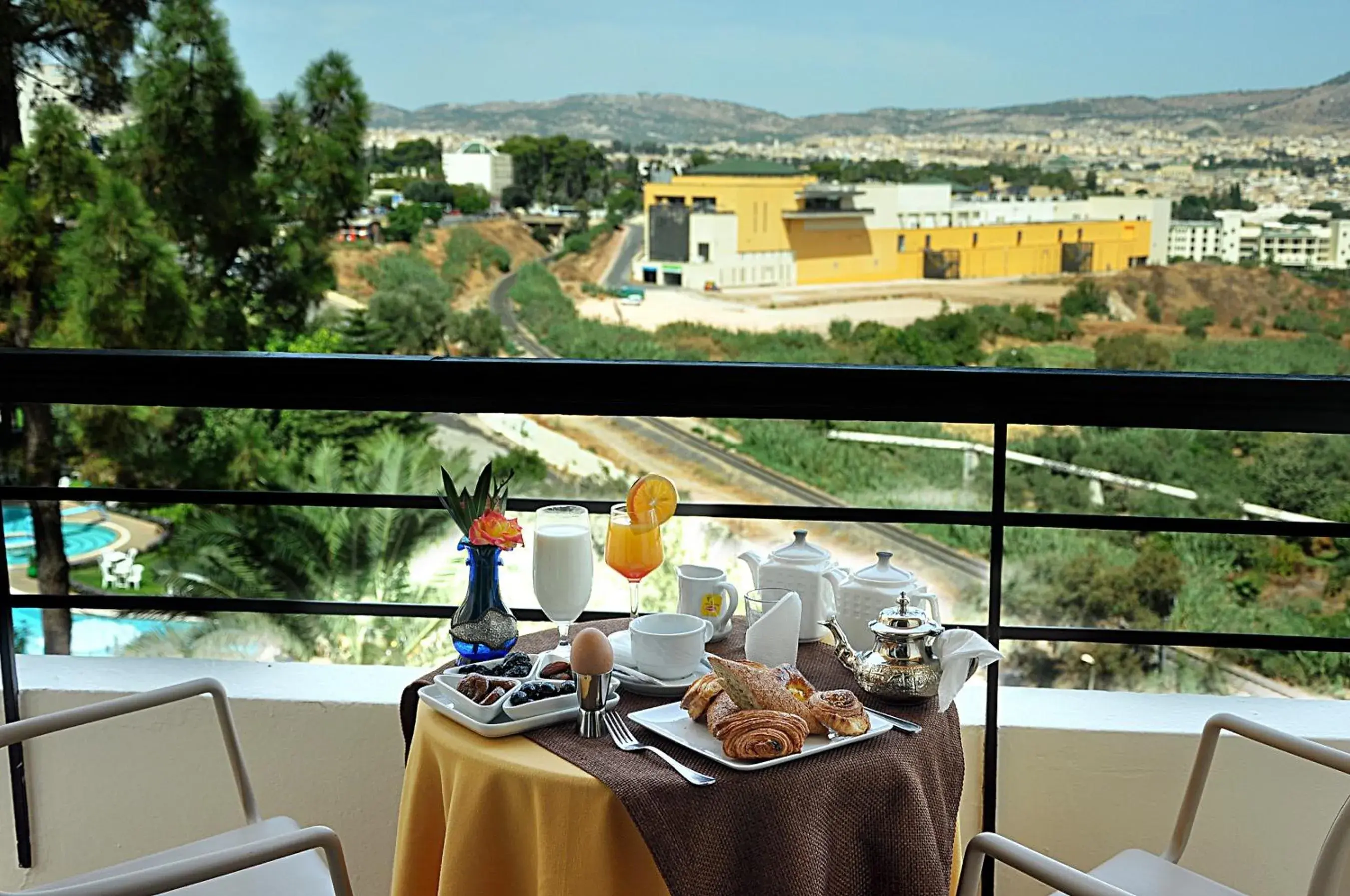 Breakfast, Balcony/Terrace in Menzeh Zalagh 2Boutique Hôtel & Sky