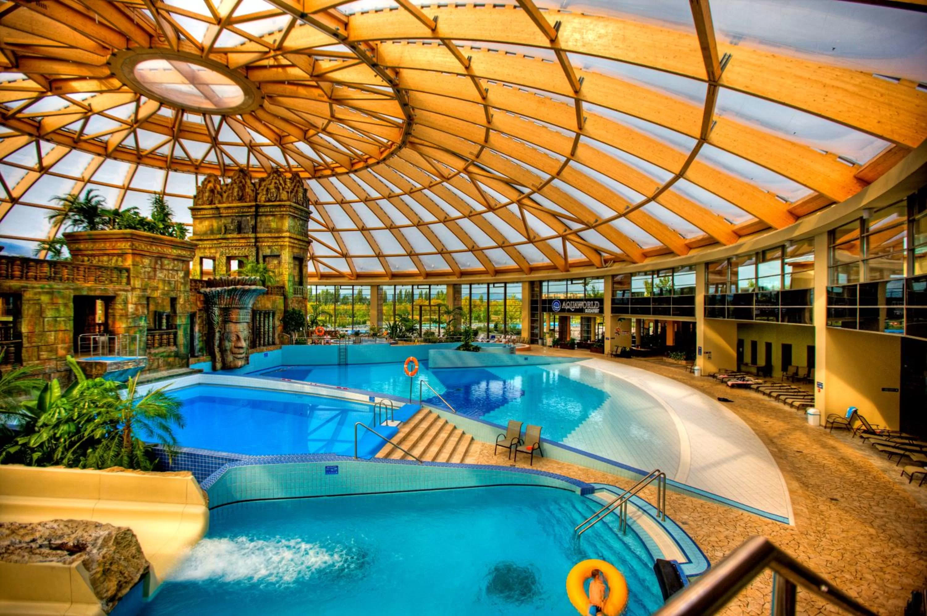 Day in Aquaworld Resort Budapest