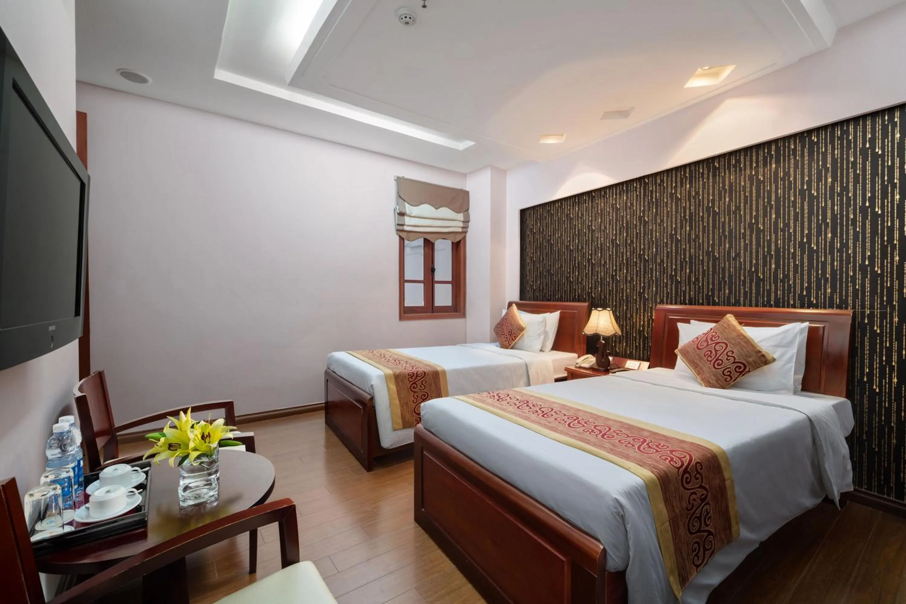 Photo of the whole room, Bed in Lakeside Palace Hotel