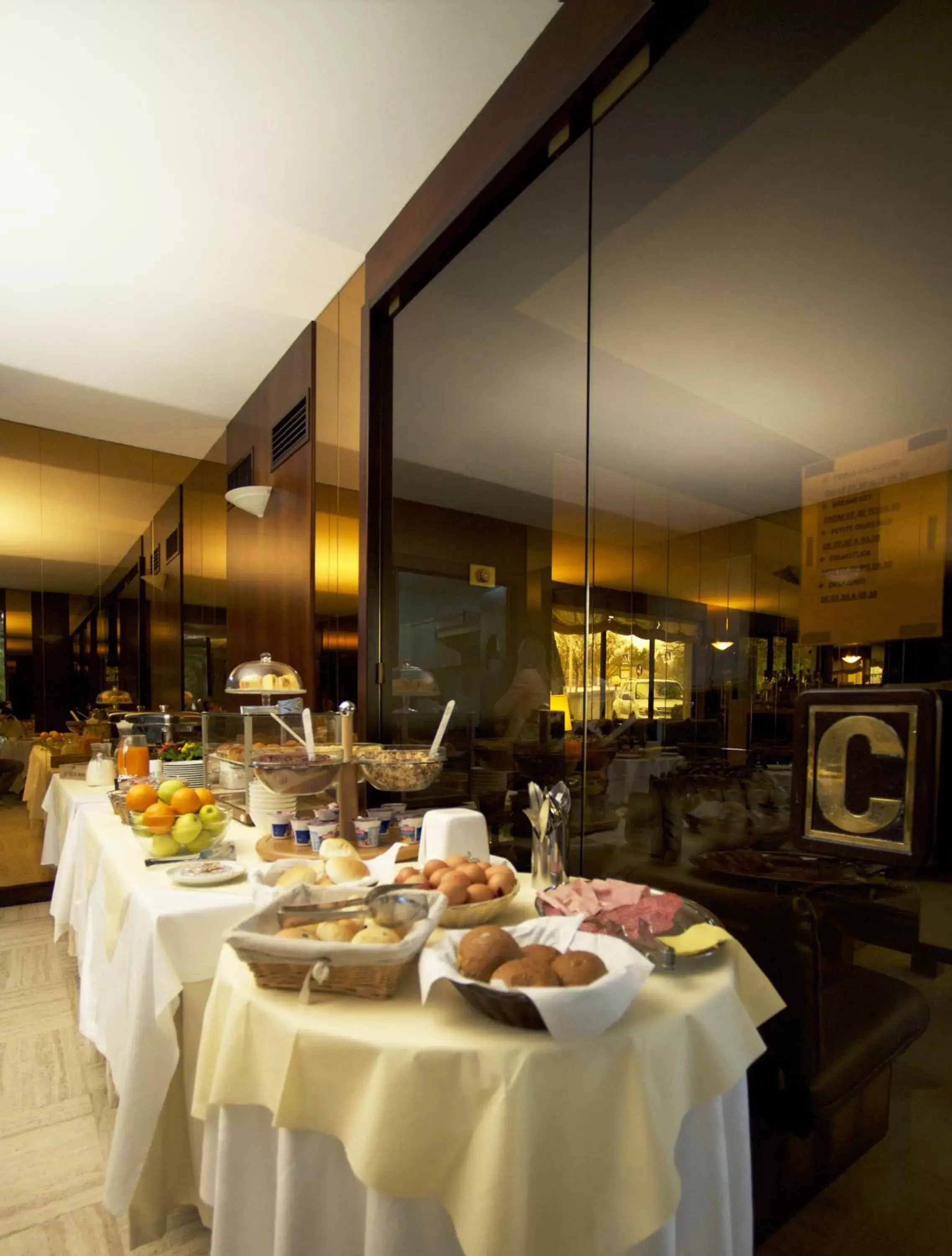 Restaurant/places to eat in Club Hotel Restaurant/places to eat in Club Hotel