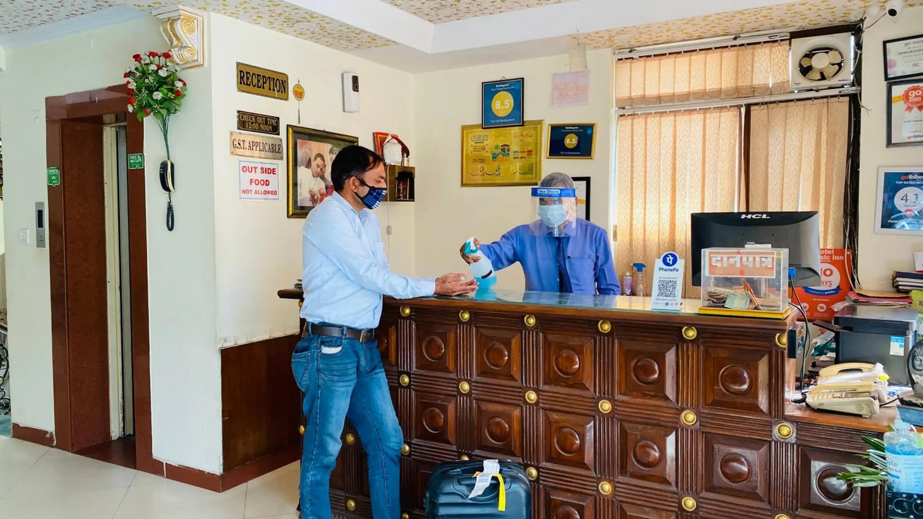 Lobby or reception in Tuk Tuk Backpackers- Near Jaipur Train Station Lobby or reception in Tuk Tuk Backpackers- Near Jaipur Train Station