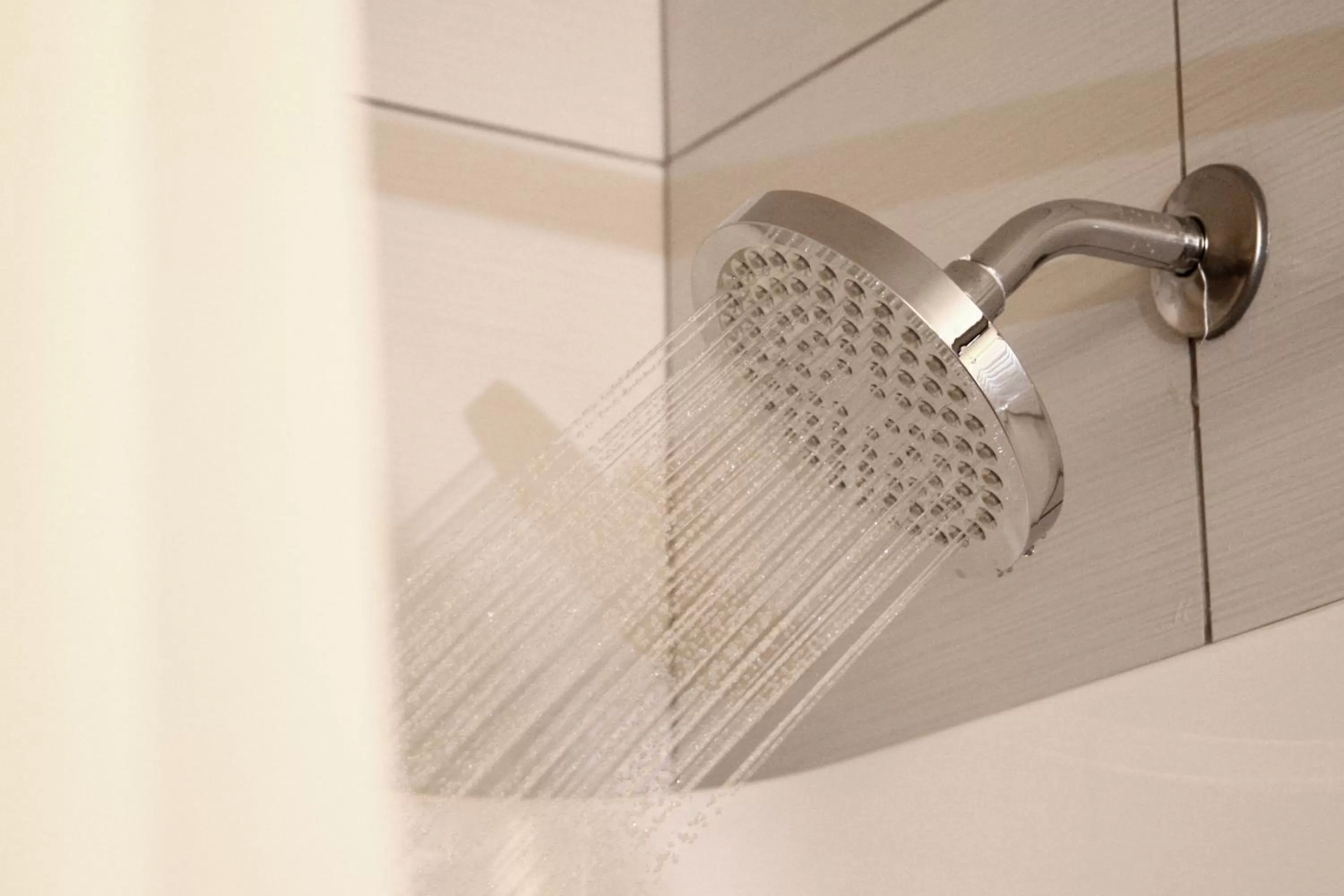 Shower in Foxwood Inn & Suites Drayton Valley