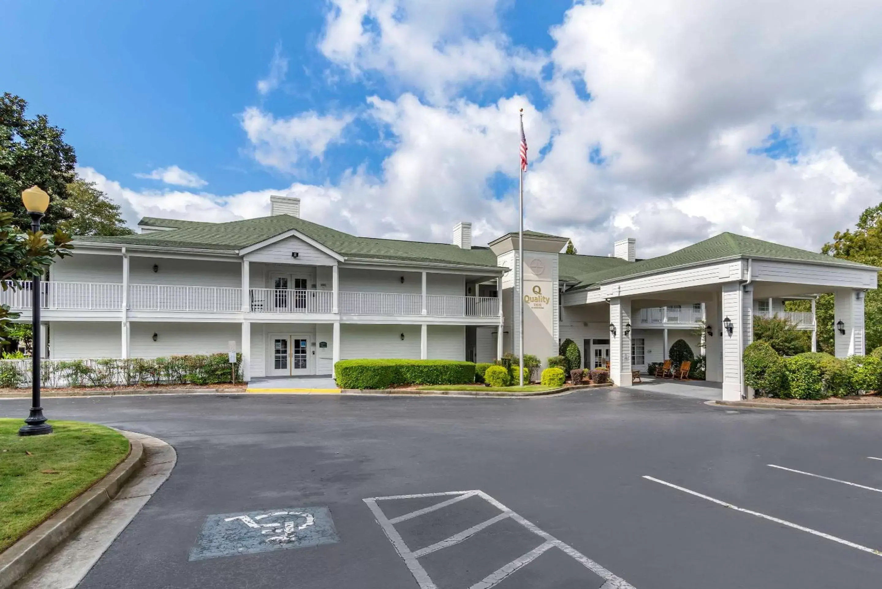 Property Building in Quality Inn Fayetteville Near Historic Downtown Square