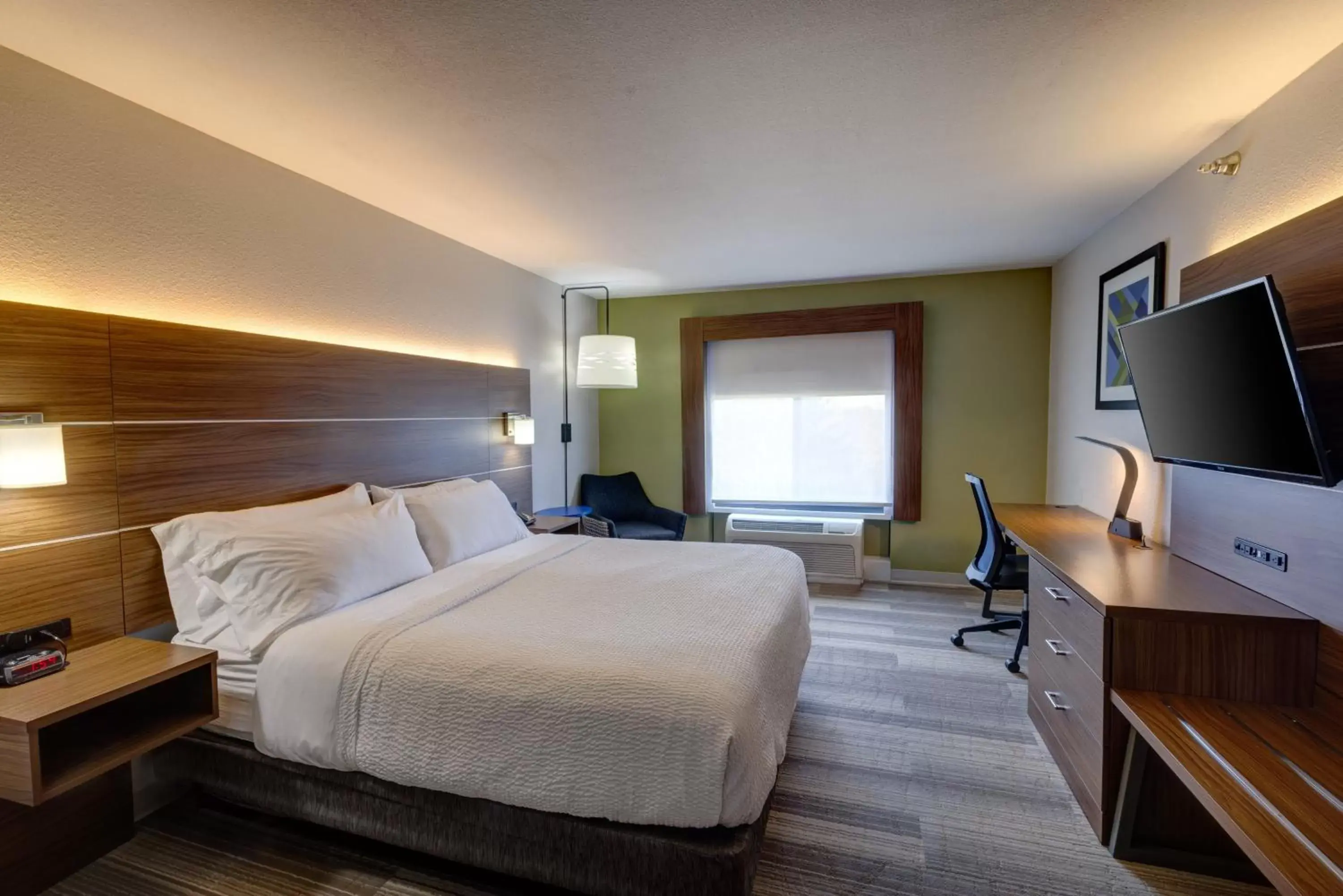 Photo of the whole room, Bed in Holiday Inn Express & Suites Shelbyville Indianapolis by IHG Photo of the whole room, Bed in Holiday Inn Express & Suites Shelbyville Indianapolis by IHG