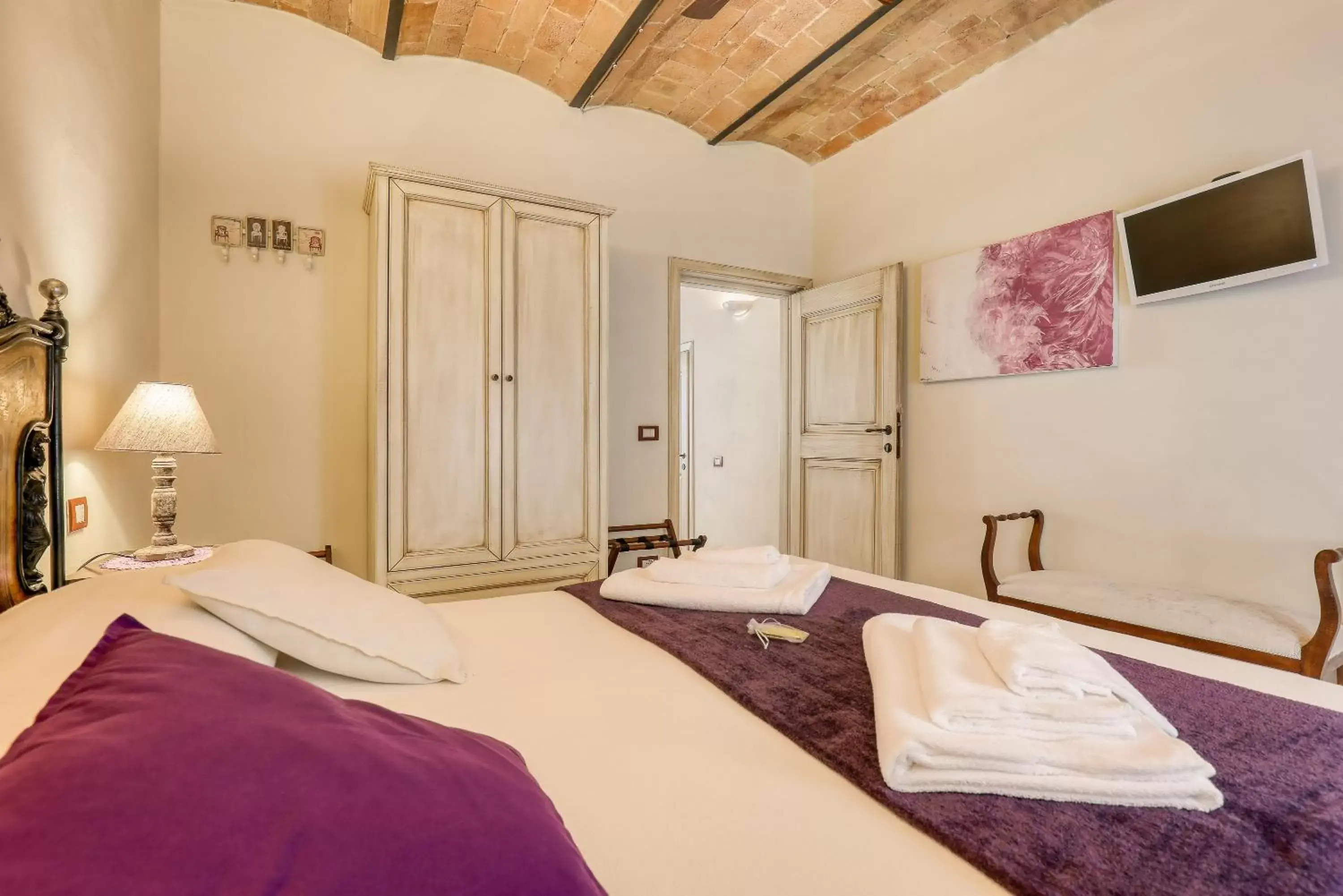 Bedroom, Bed in Viterbo Antica