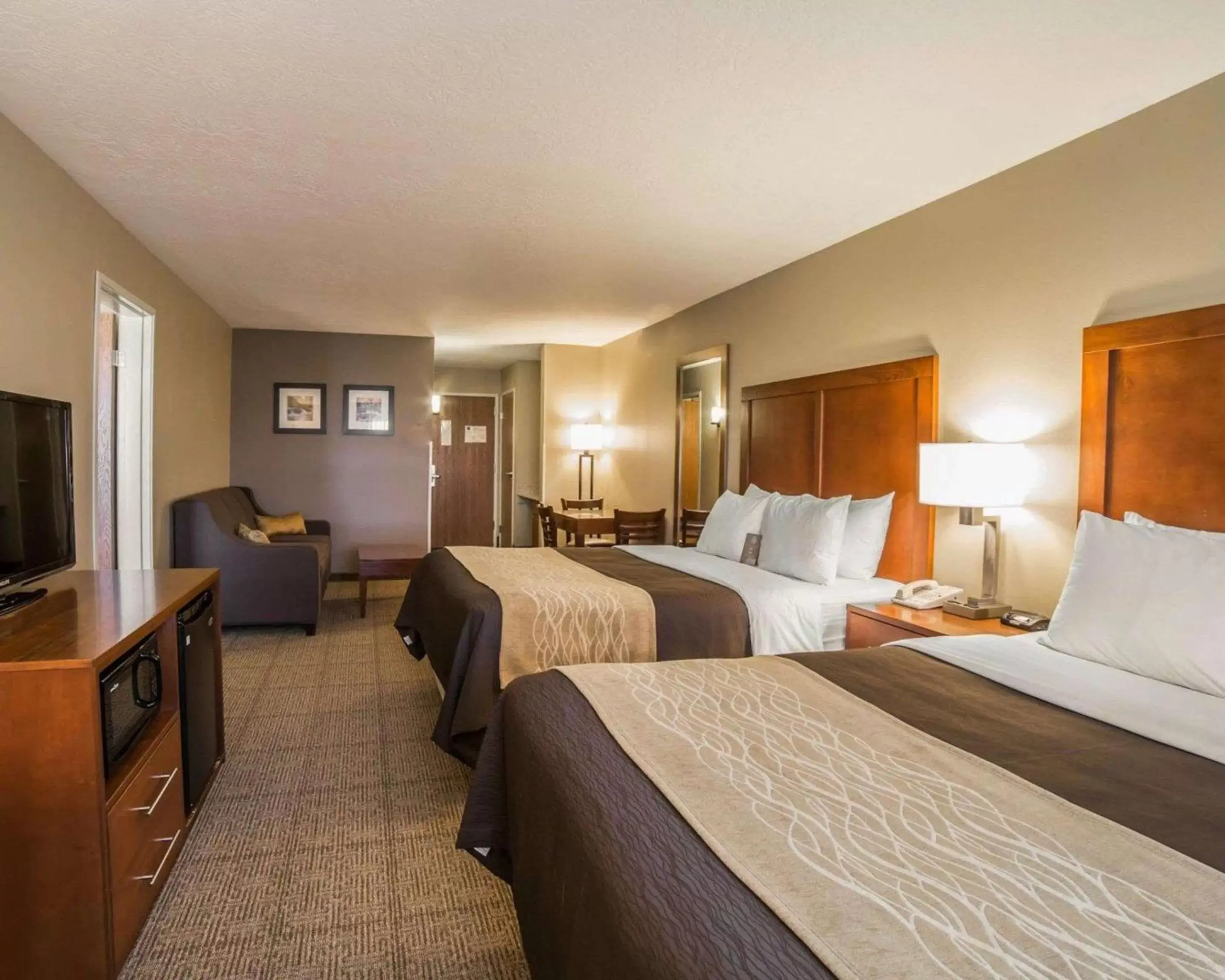 Photo of the whole room, Bed in Comfort Inn & Suites Beaver - Interstate 15 North