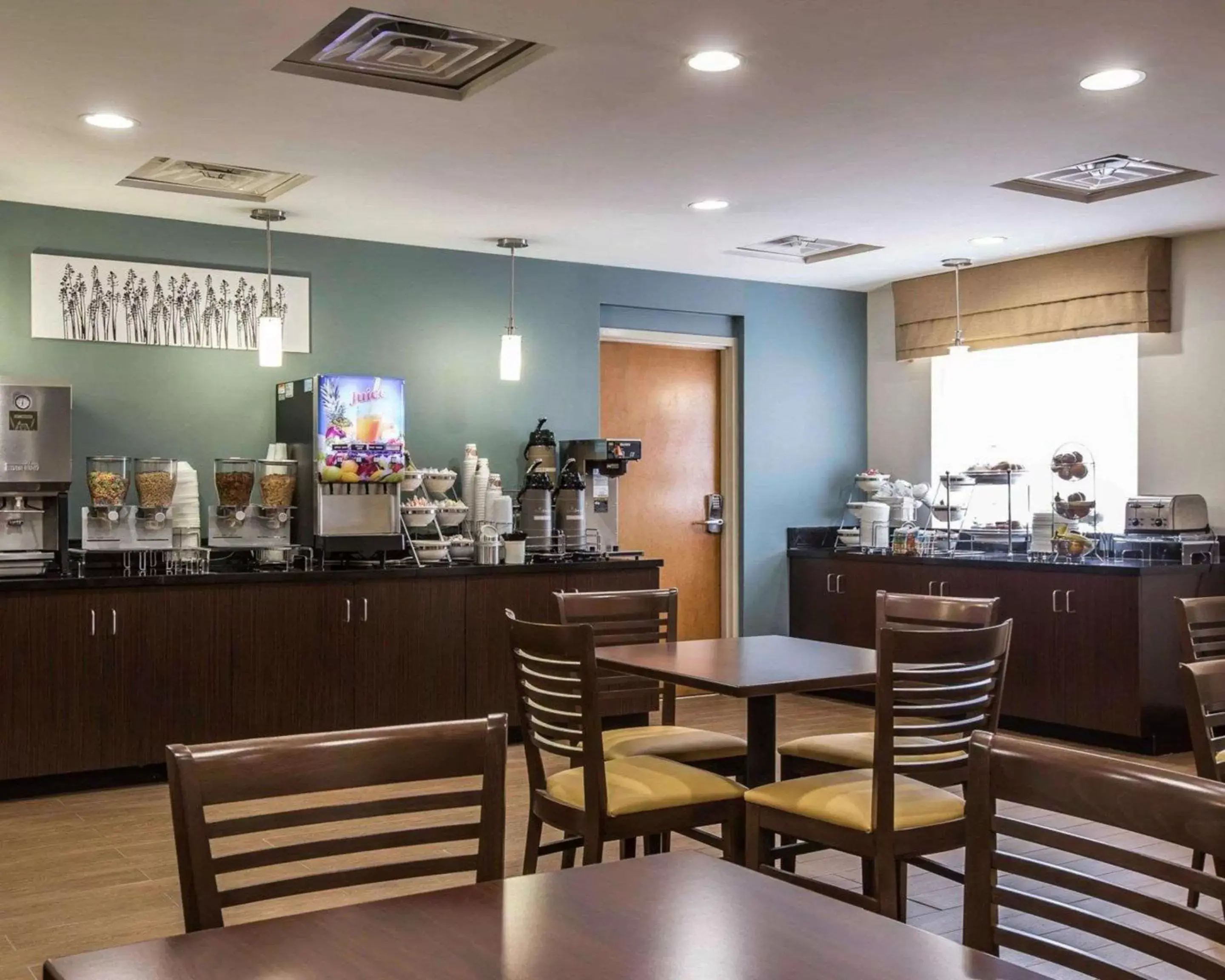 Restaurant/Places to Eat in Sleep Inn Airport Greensboro