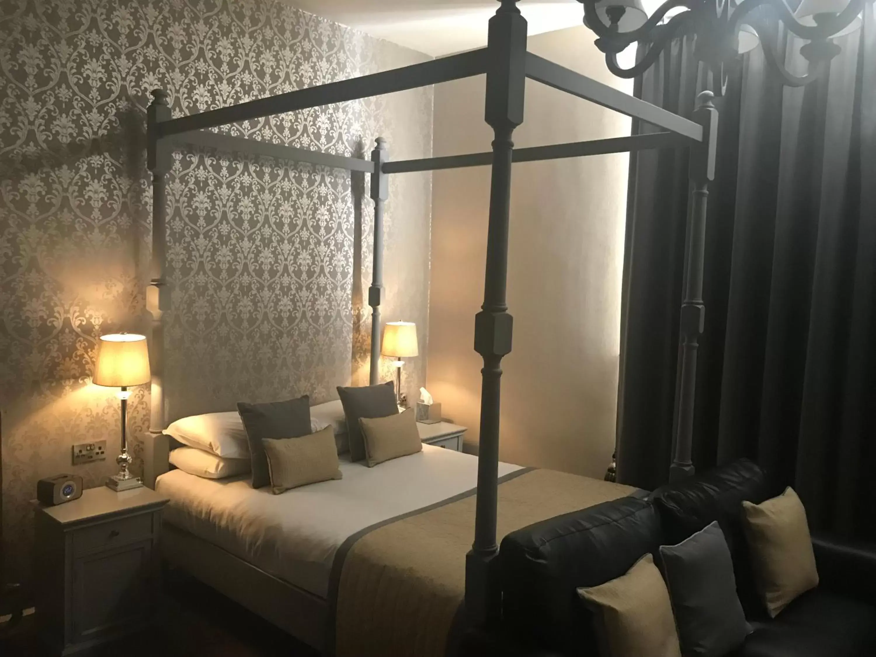 Bed in Best Western Walworth Castle Hotel