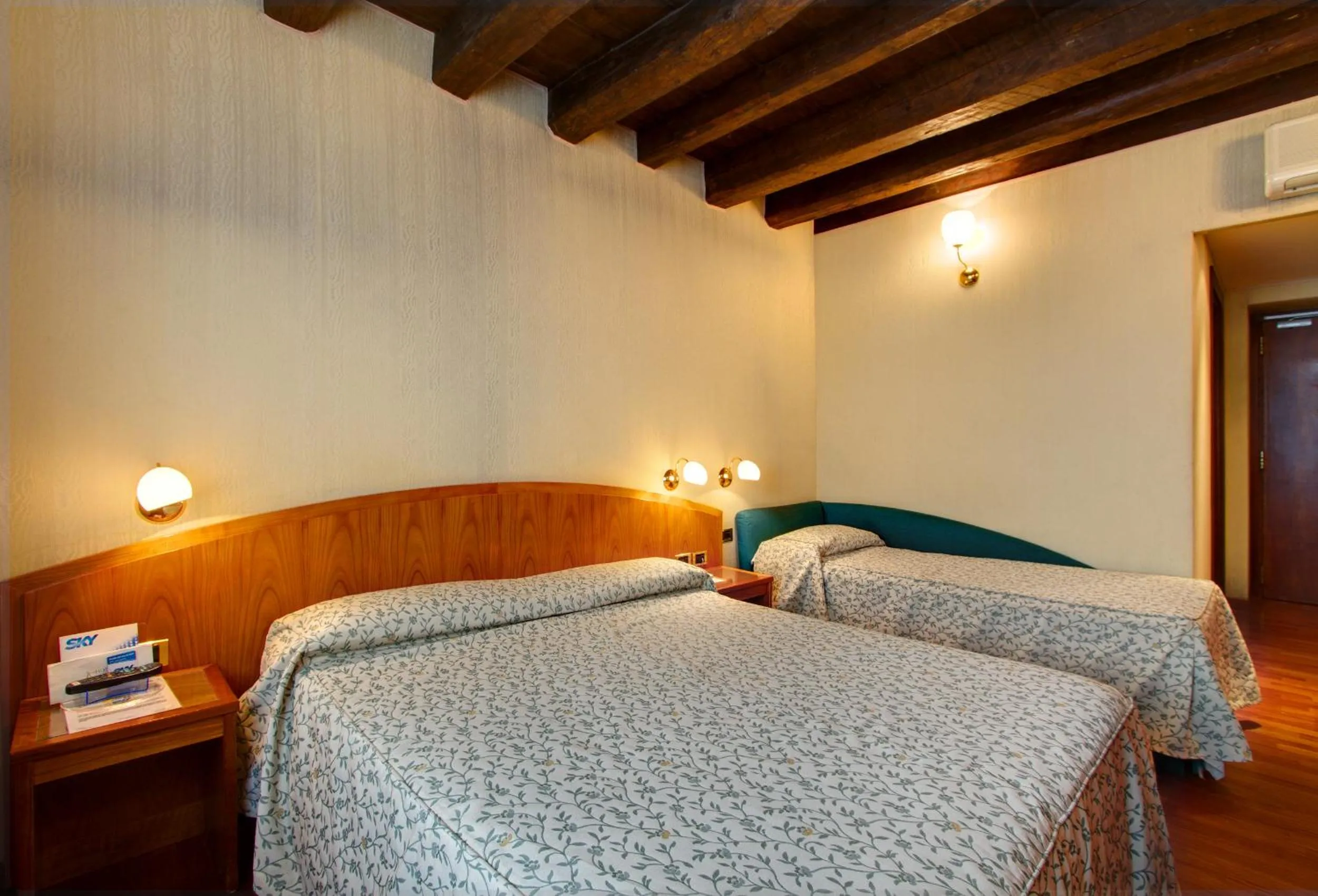 Bedroom, Bed in Hotel Corot