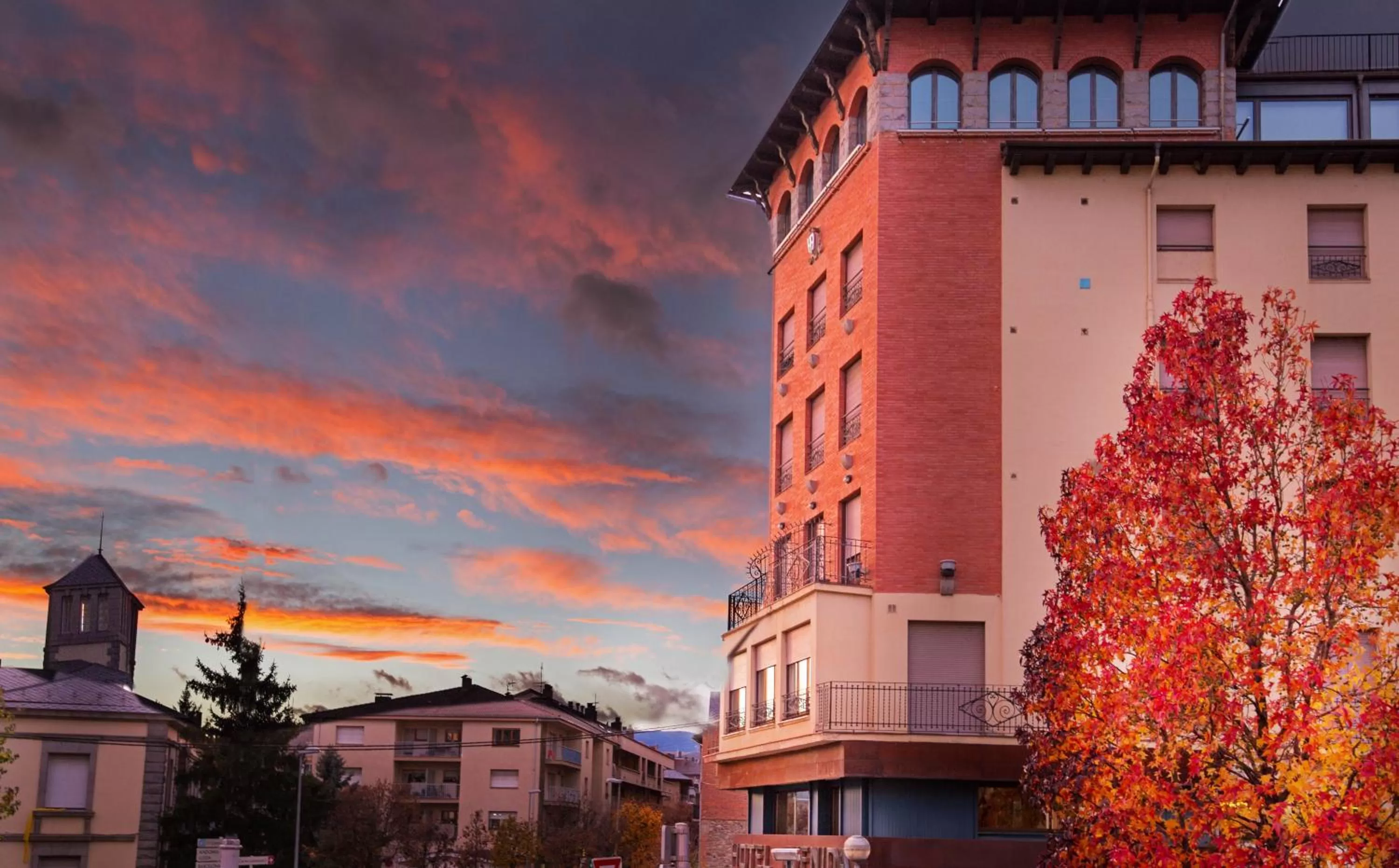Facade/entrance, Property Building in Hotel Avenida