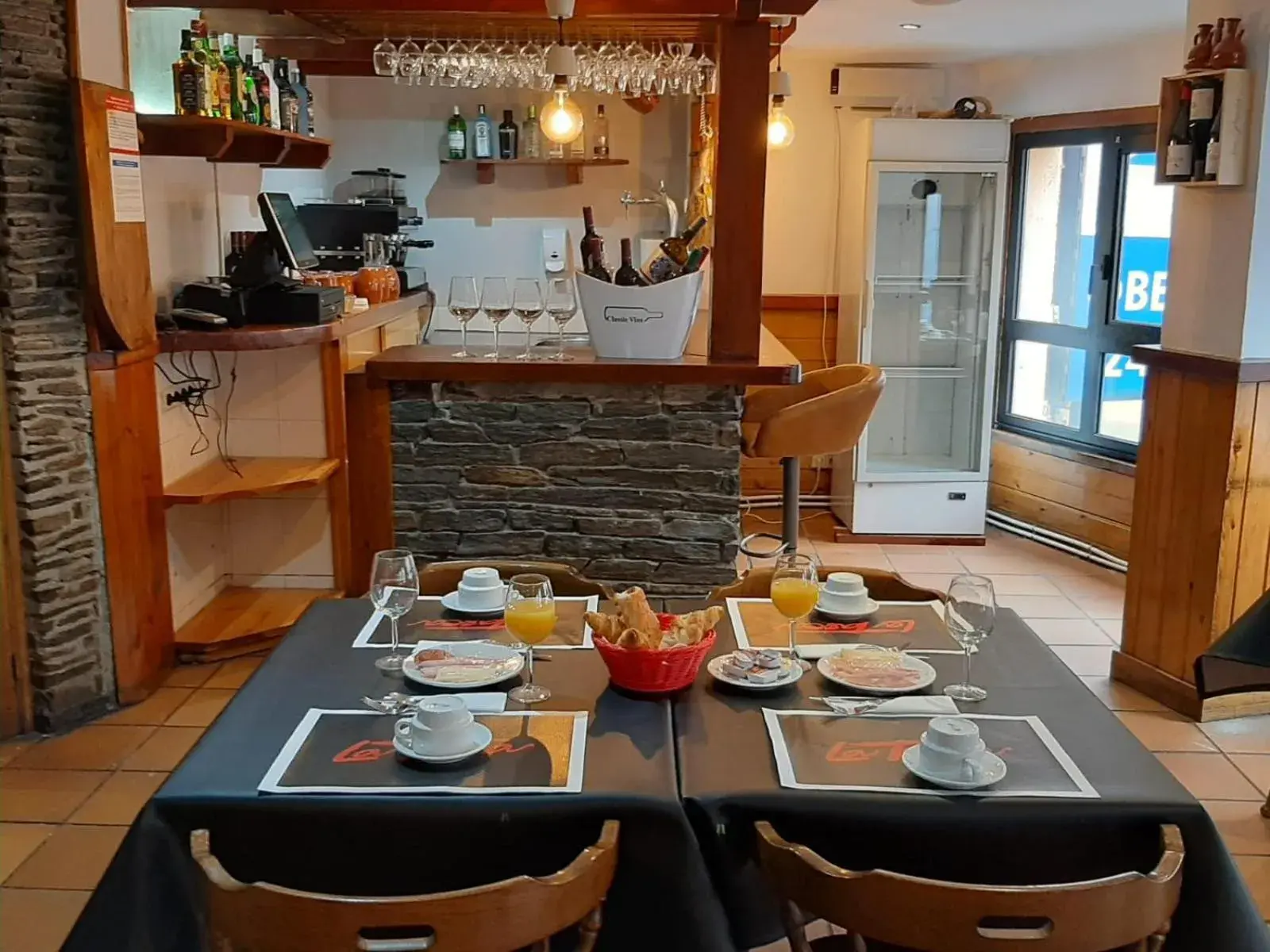 Continental breakfast, Restaurant/Places to Eat in Hotel Merino