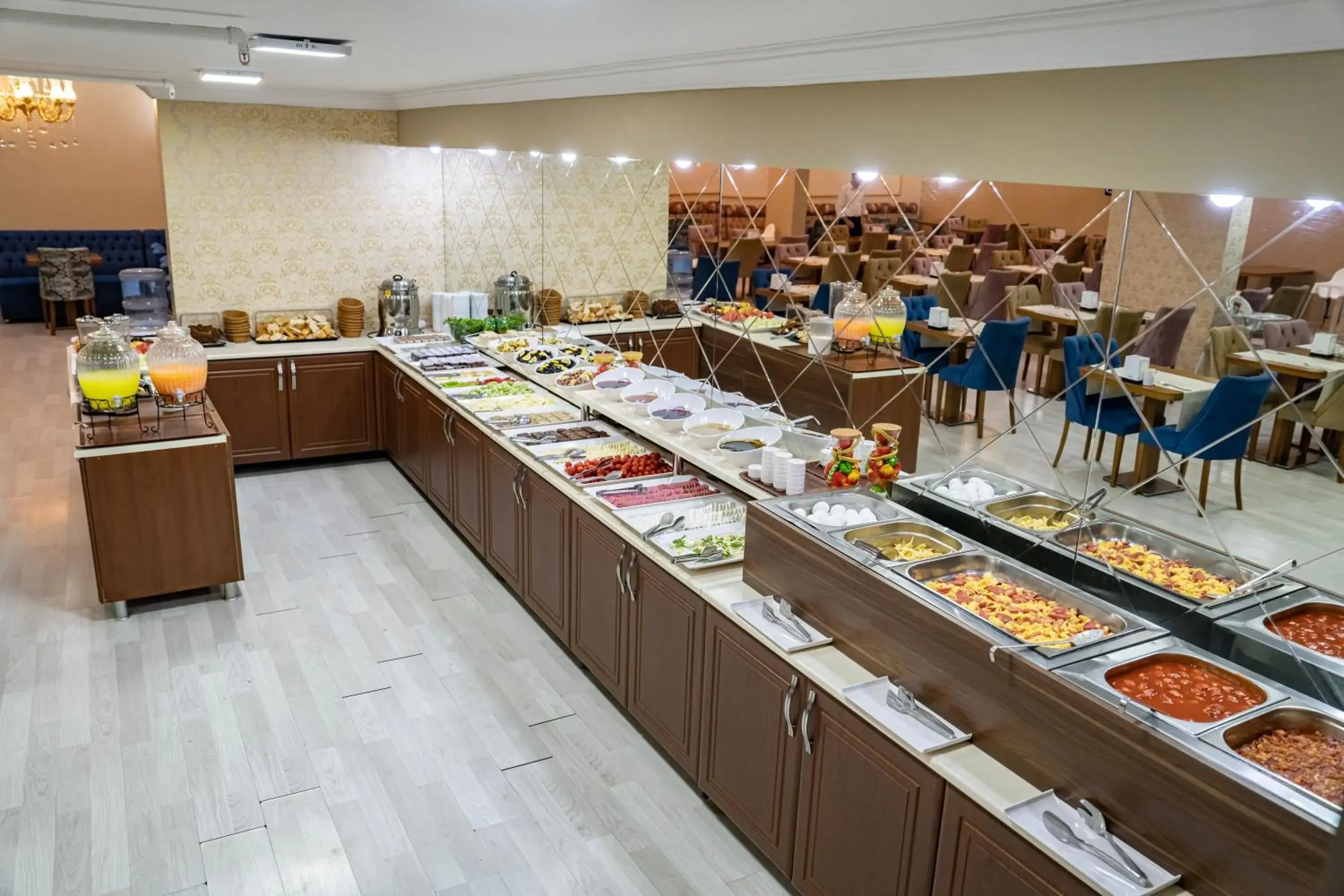 Restaurant/Places to Eat in Grand Hamit Hotel