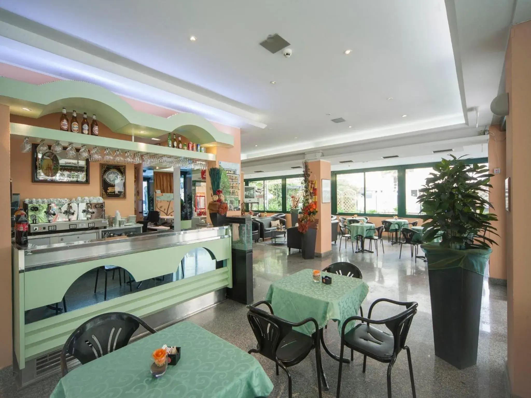 Lobby or reception, Lounge/Bar in Hotel Gemini
