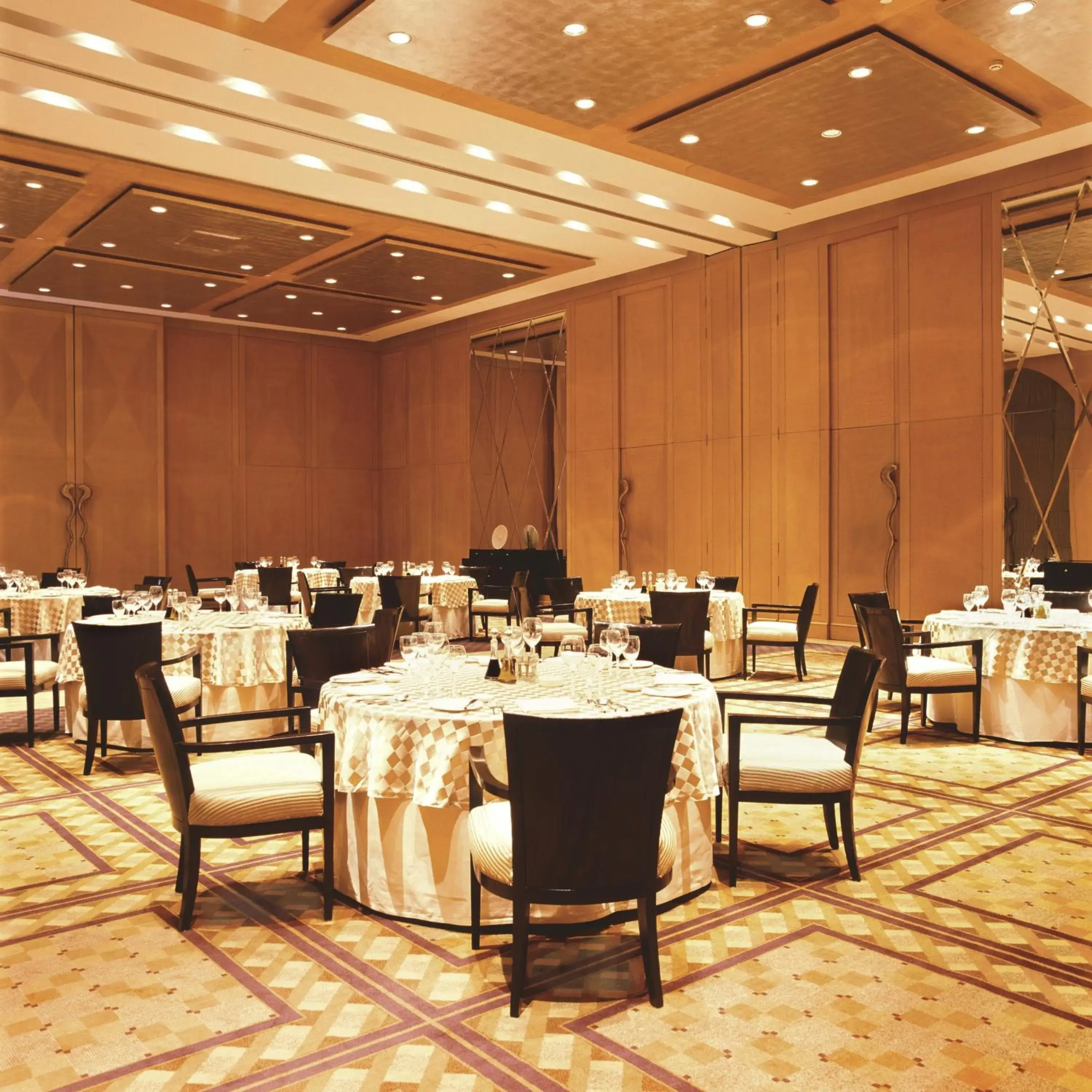 Banquet/Function facilities, Restaurant/Places to Eat in Trident Gurgaon