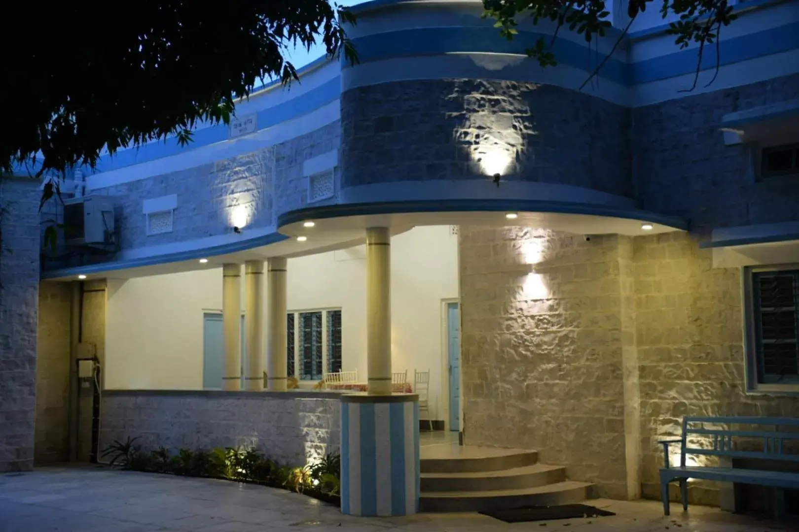 Facade/entrance in Jaipur Jantar Hostel