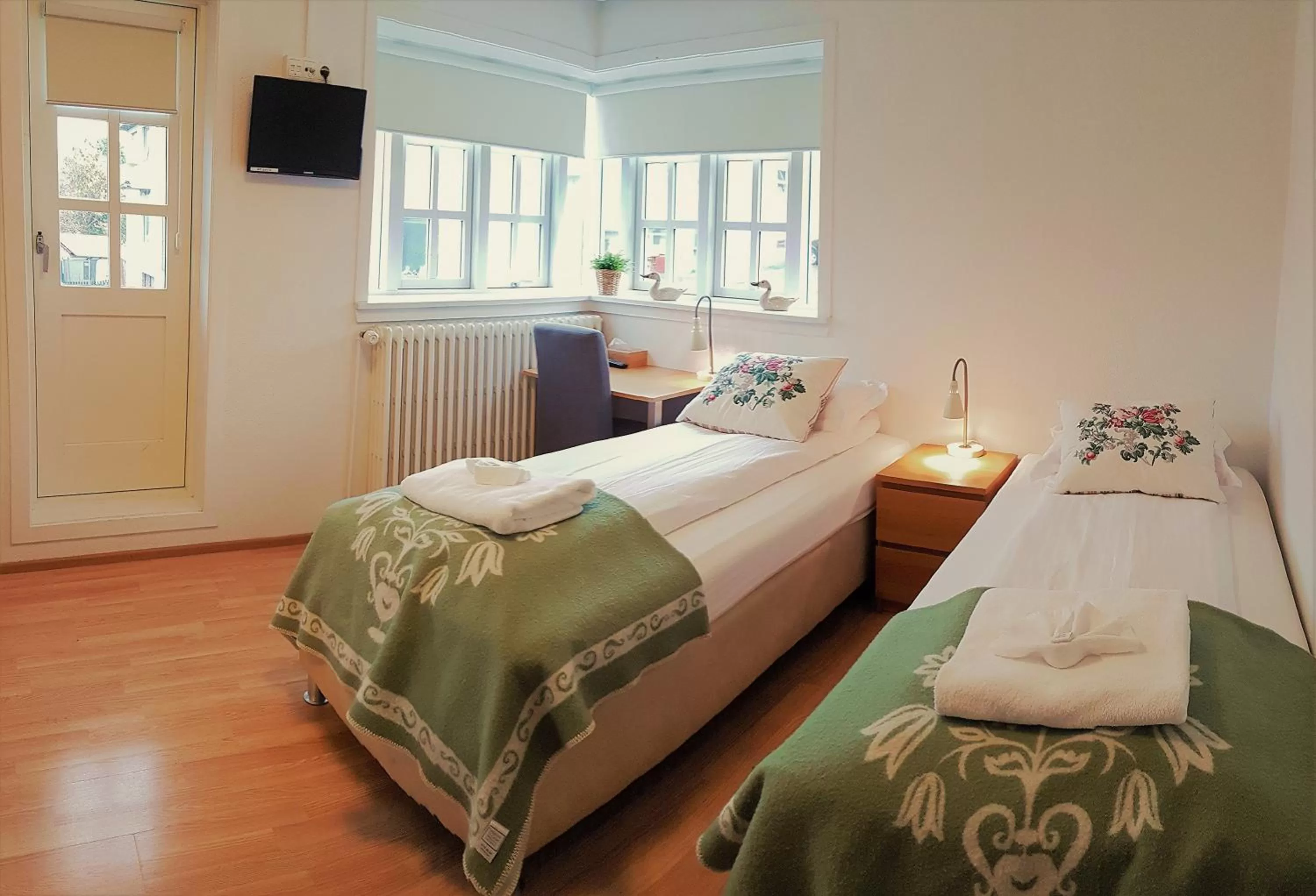 Street view, Bed in Hótel Tindastóll