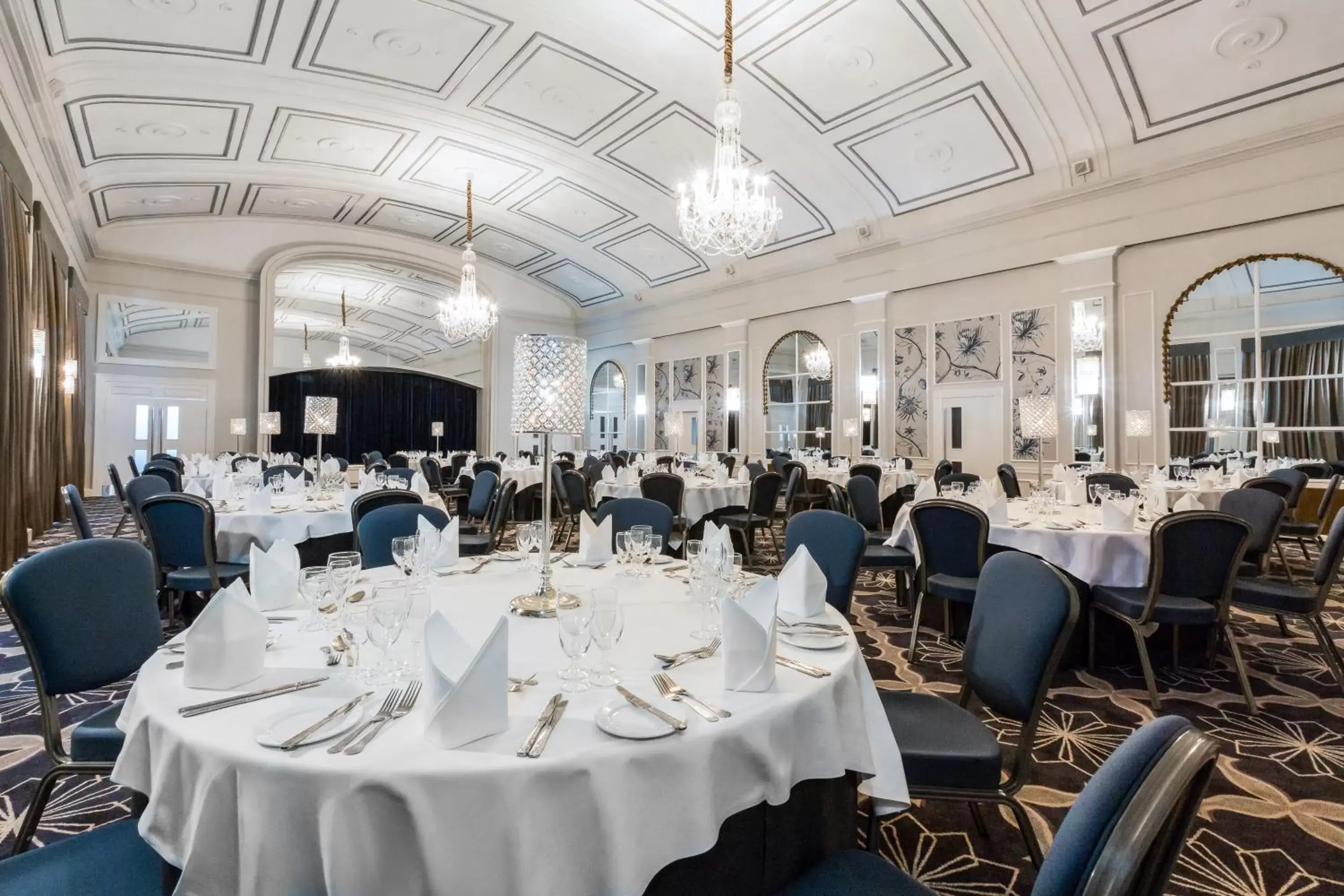 Banquet/Function facilities, Restaurant/Places to Eat in Castle Hotel Windsor