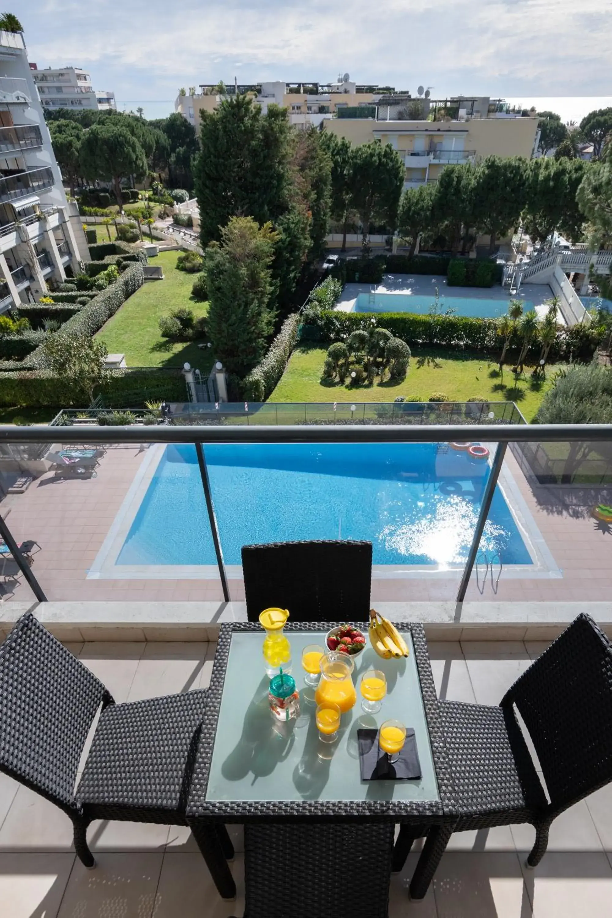 Balcony/Terrace, Swimming Pool in Résidence Néméa Le Lido
