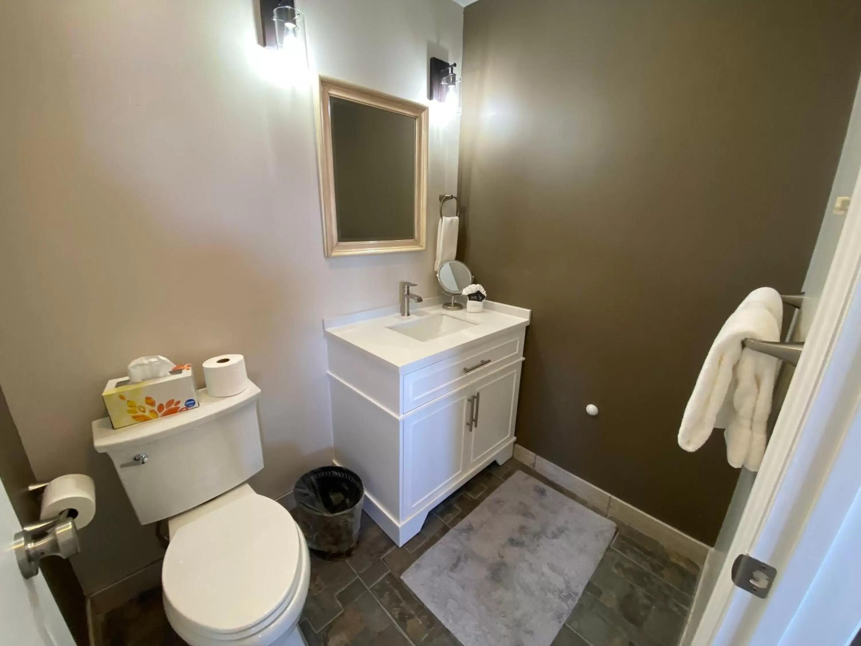 Bathroom in SkyRidge Inn