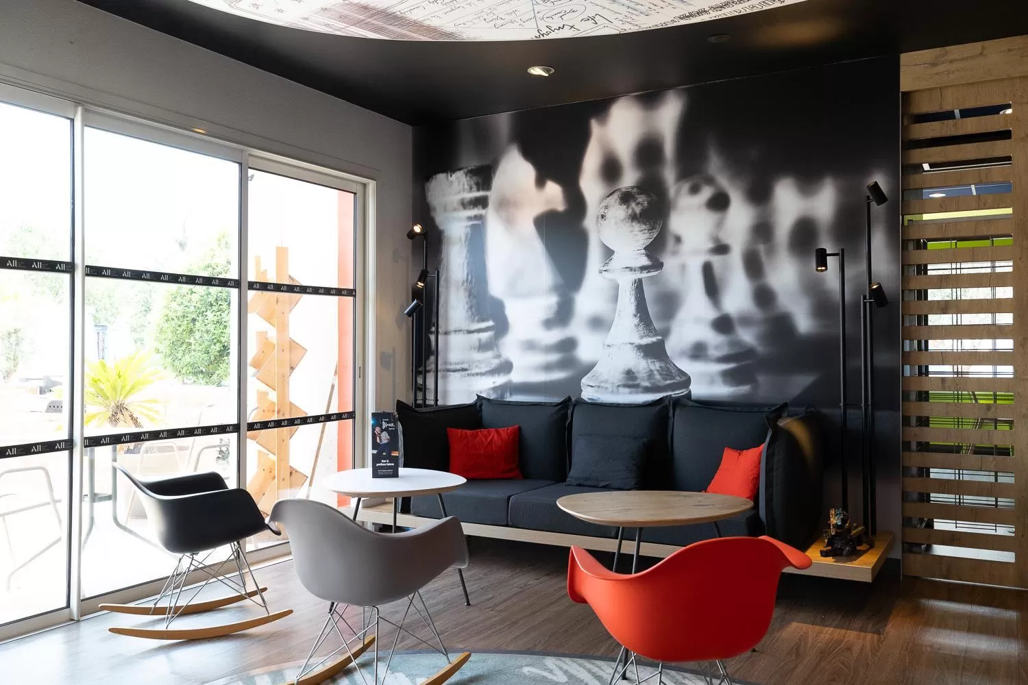 Seating area in ibis Perpignan Sud Saint Charles