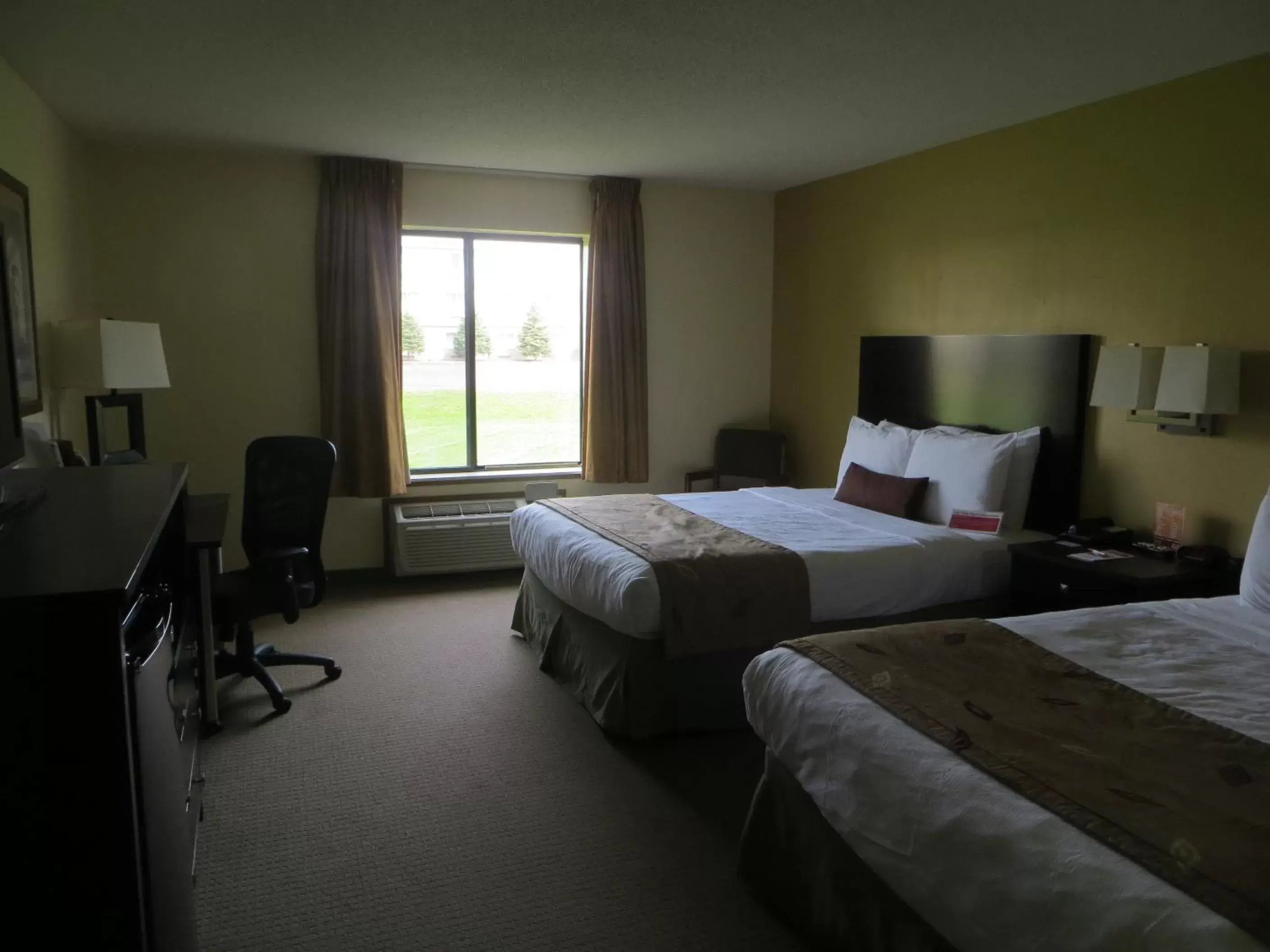 Bedroom, Bed in Ramada by Wyndham Wisconsin Dells