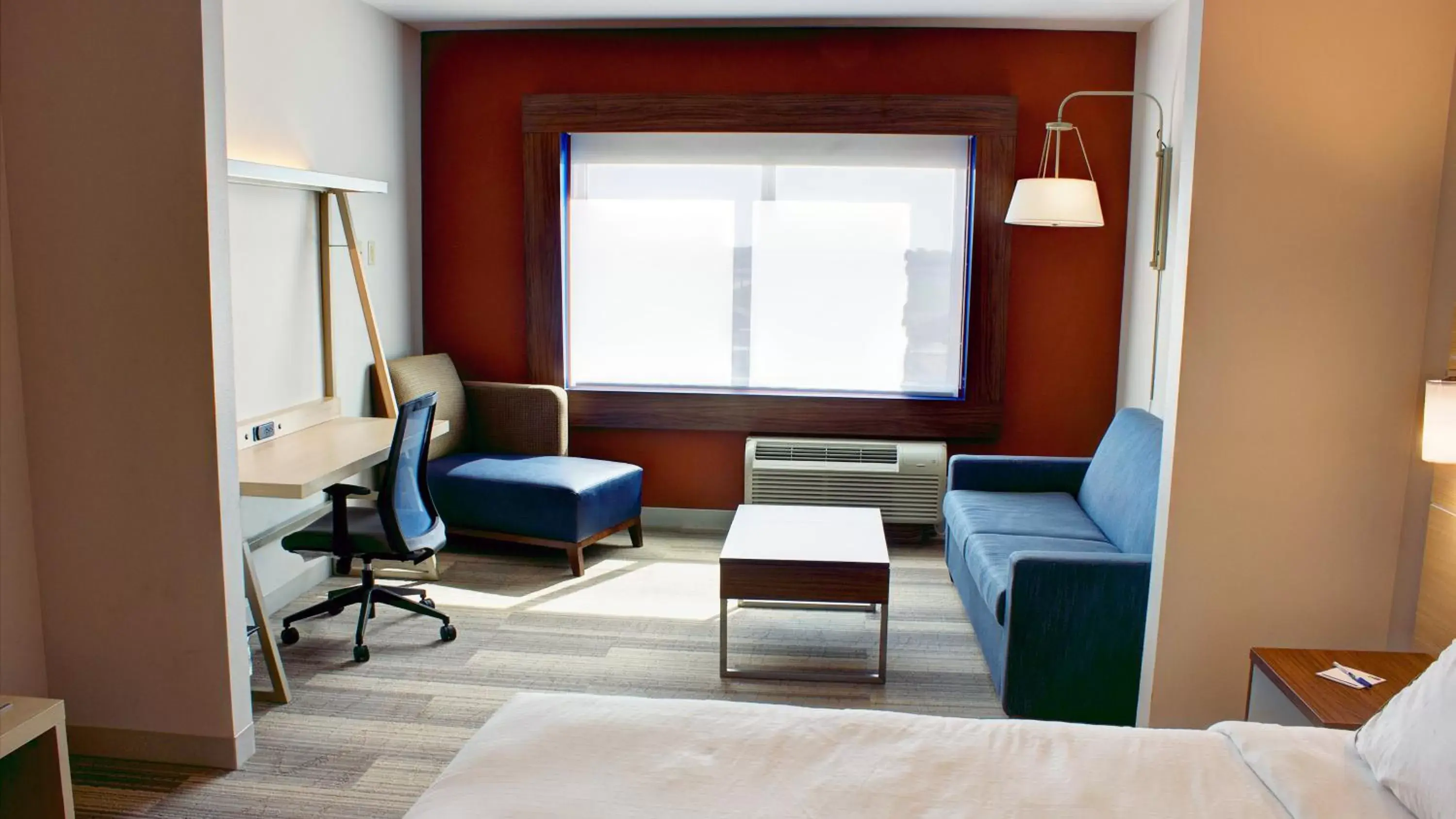 Bedroom, Seating Area in Holiday Inn Express Spencer, an IHG Hotel