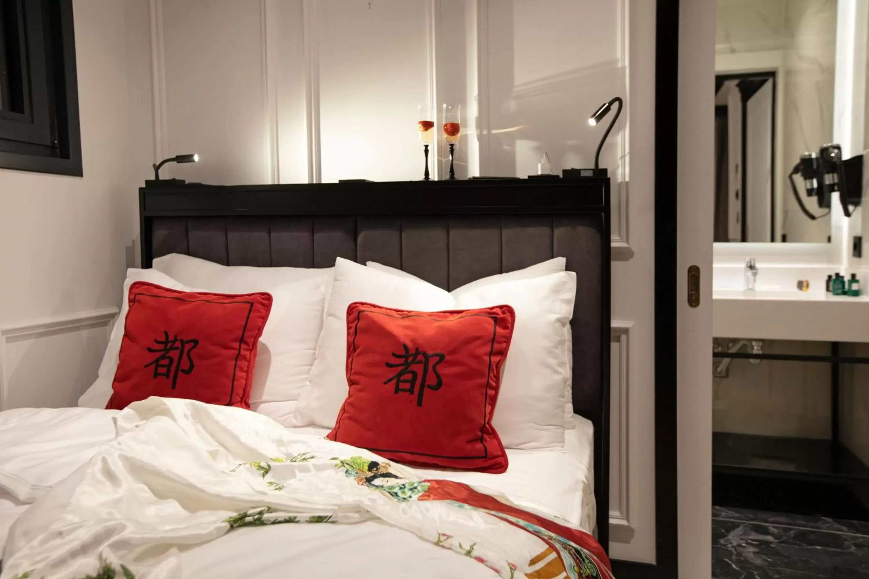 Decorative detail, Bed in The Trinity Hotel Taksim - Special Category Decorative detail, Bed in The Trinity Hotel Taksim - Special Category