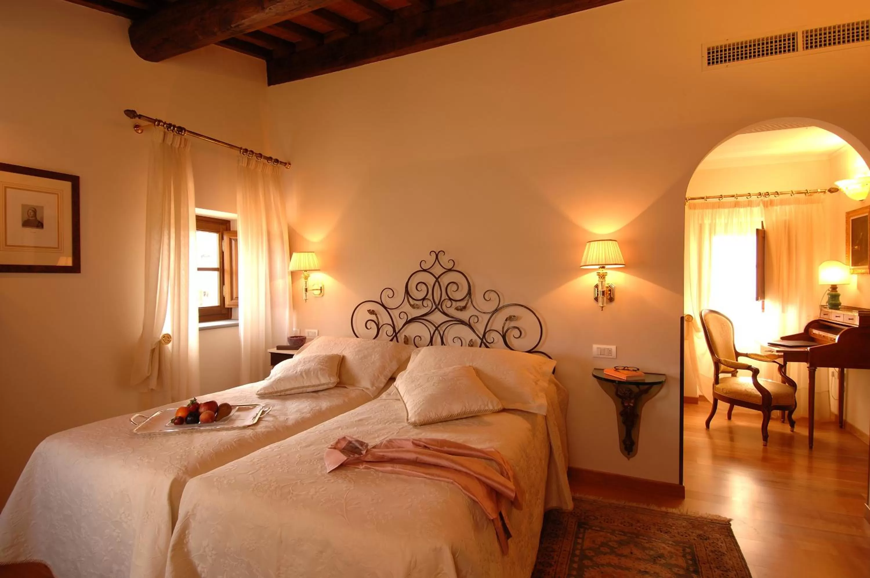 Bed in Villa Olmi Firenze