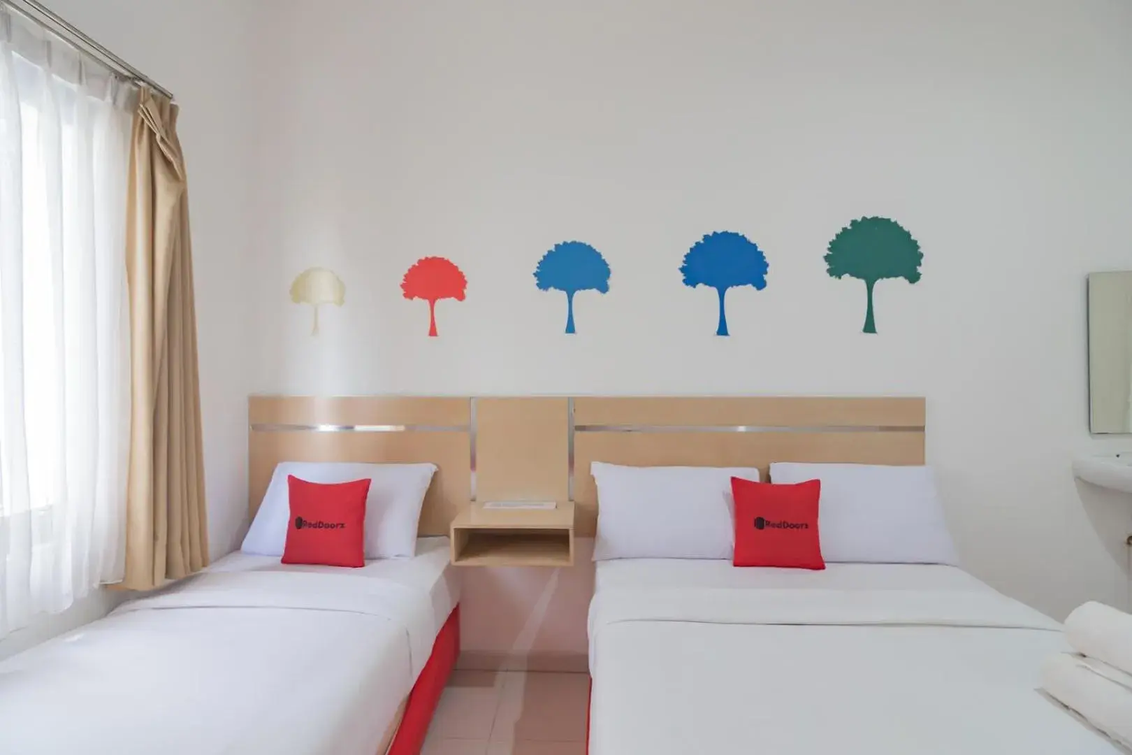 Bed in RedDoorz near Alun Alun Bandung 3