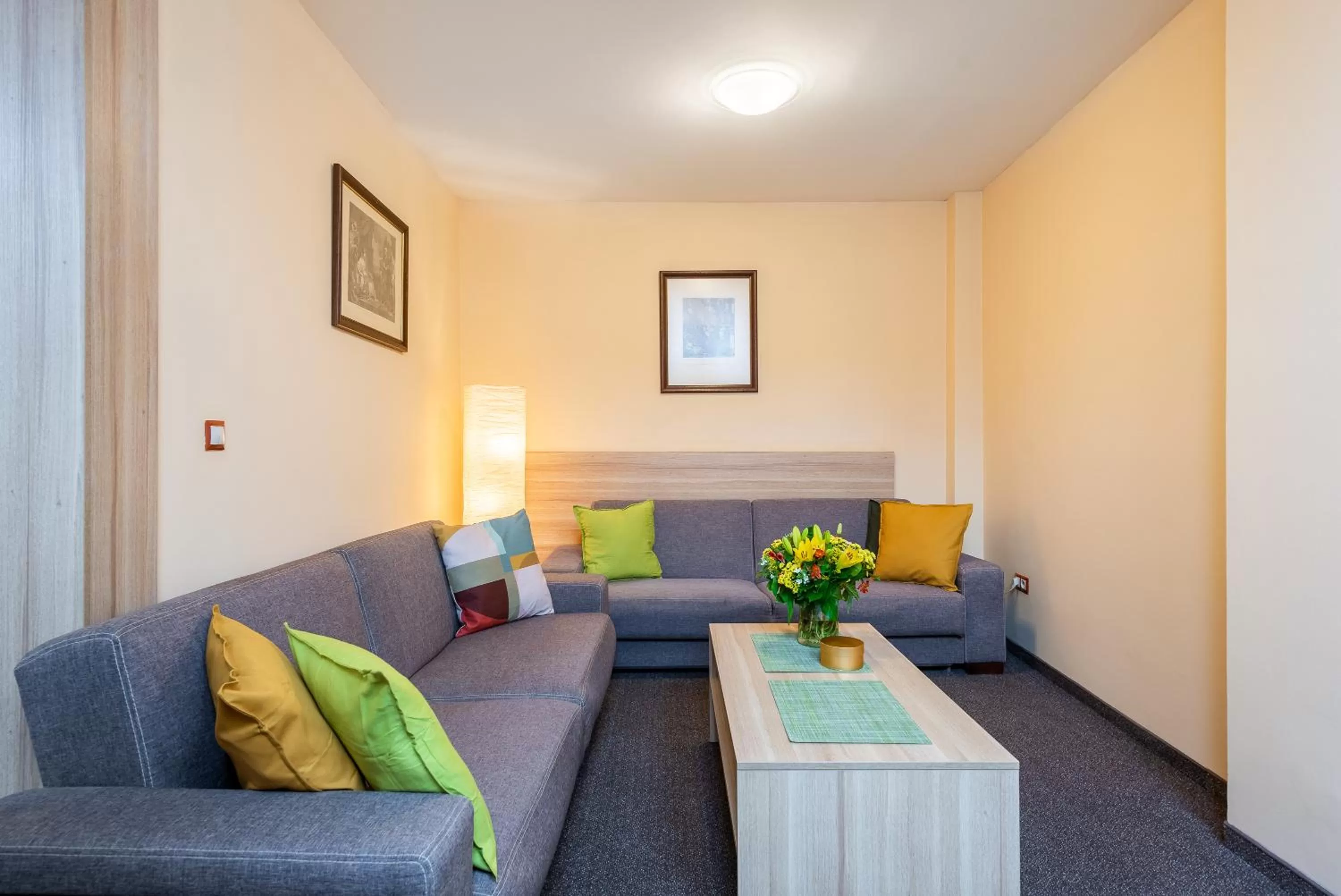 Restaurant/places to eat in Hotel Libero