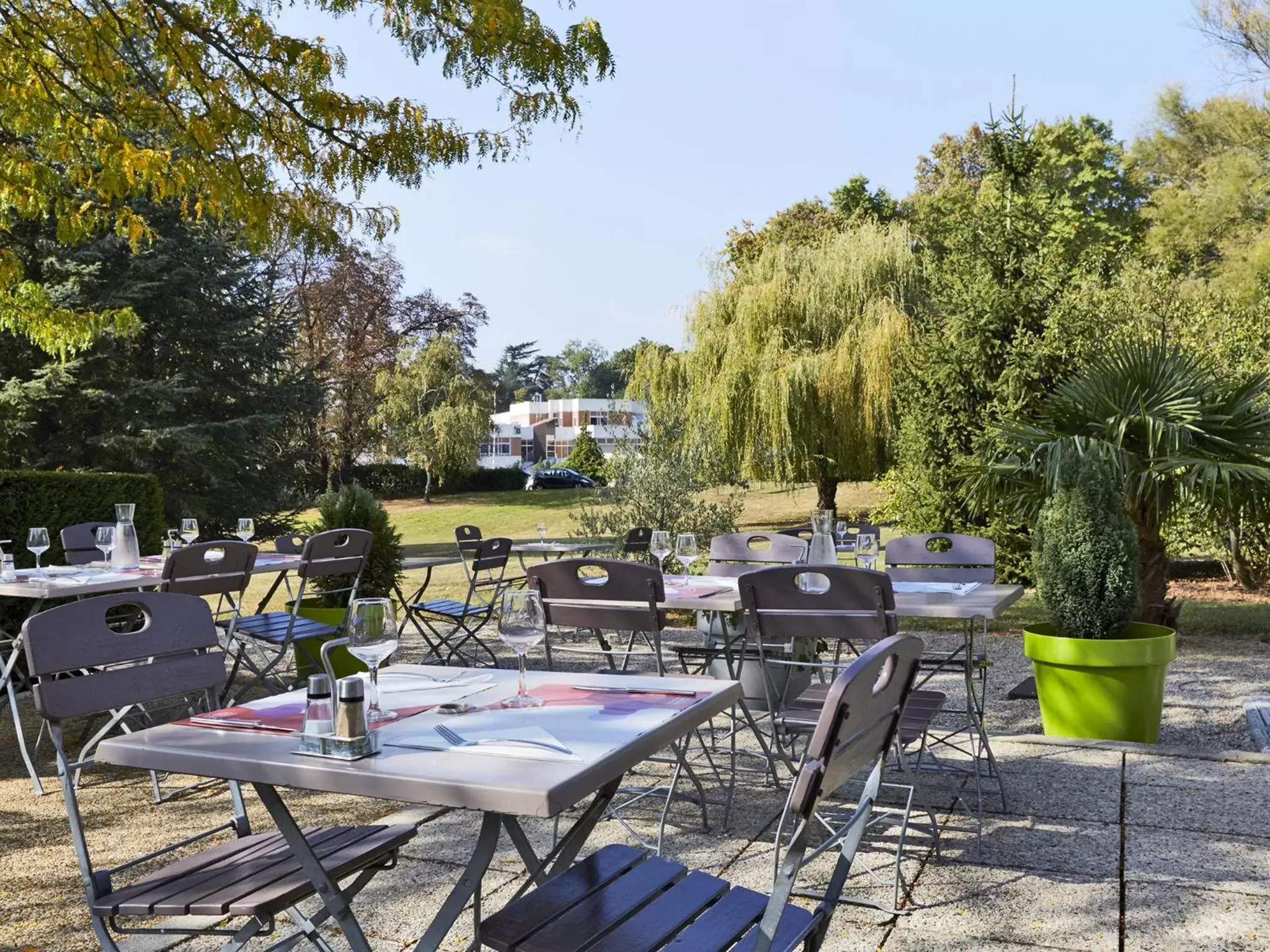 Garden in Campanile Lyon Nord - Ecully