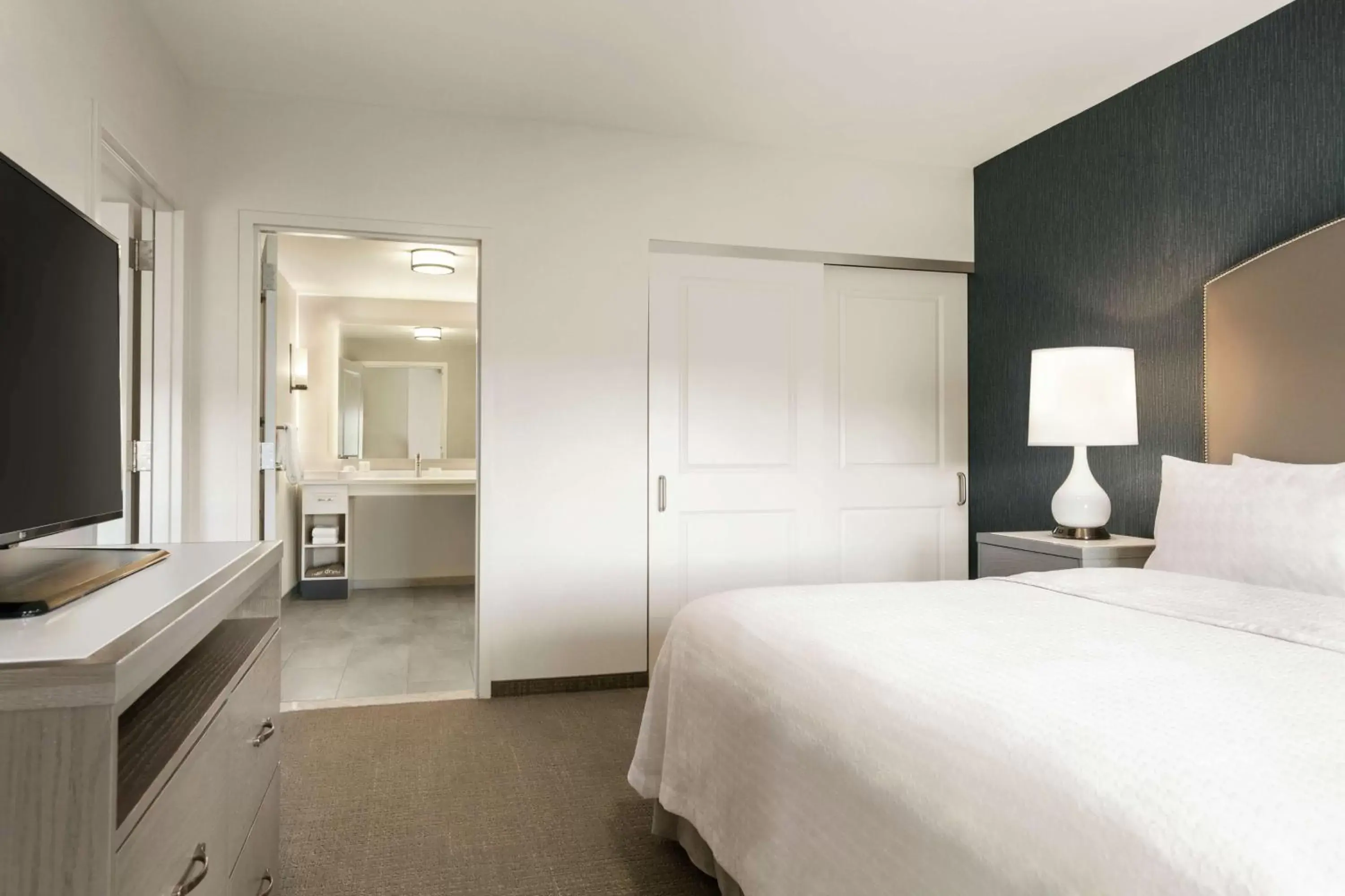 Bedroom, Bed in Homewood Suites By Hilton Worcester