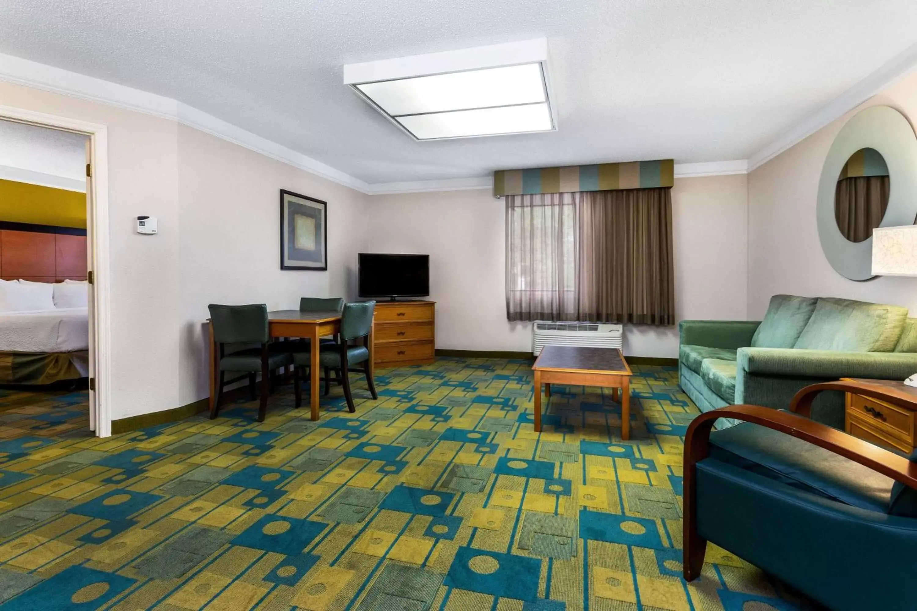 Photo of the whole room, Seating Area in La Quinta by Wyndham St. Pete-Clearwater Airport