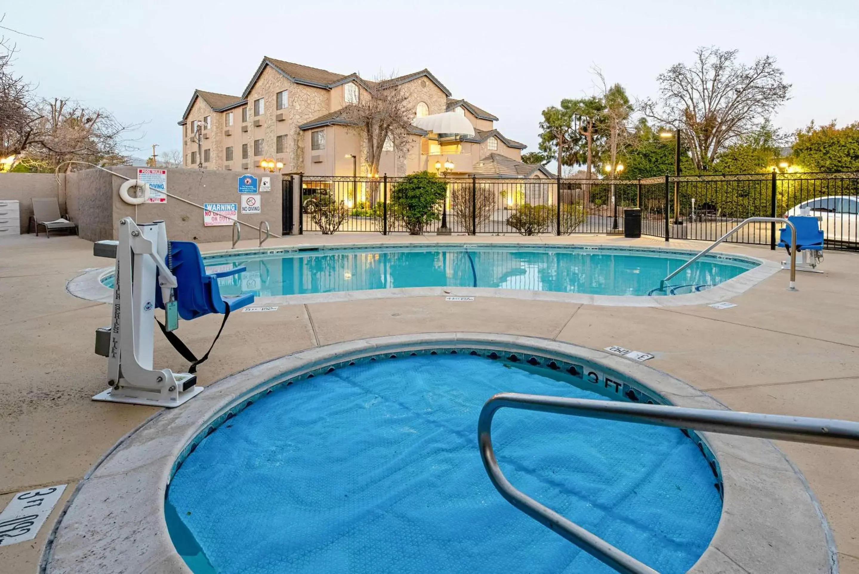 Swimming Pool in Clarion Inn Silicon Valley