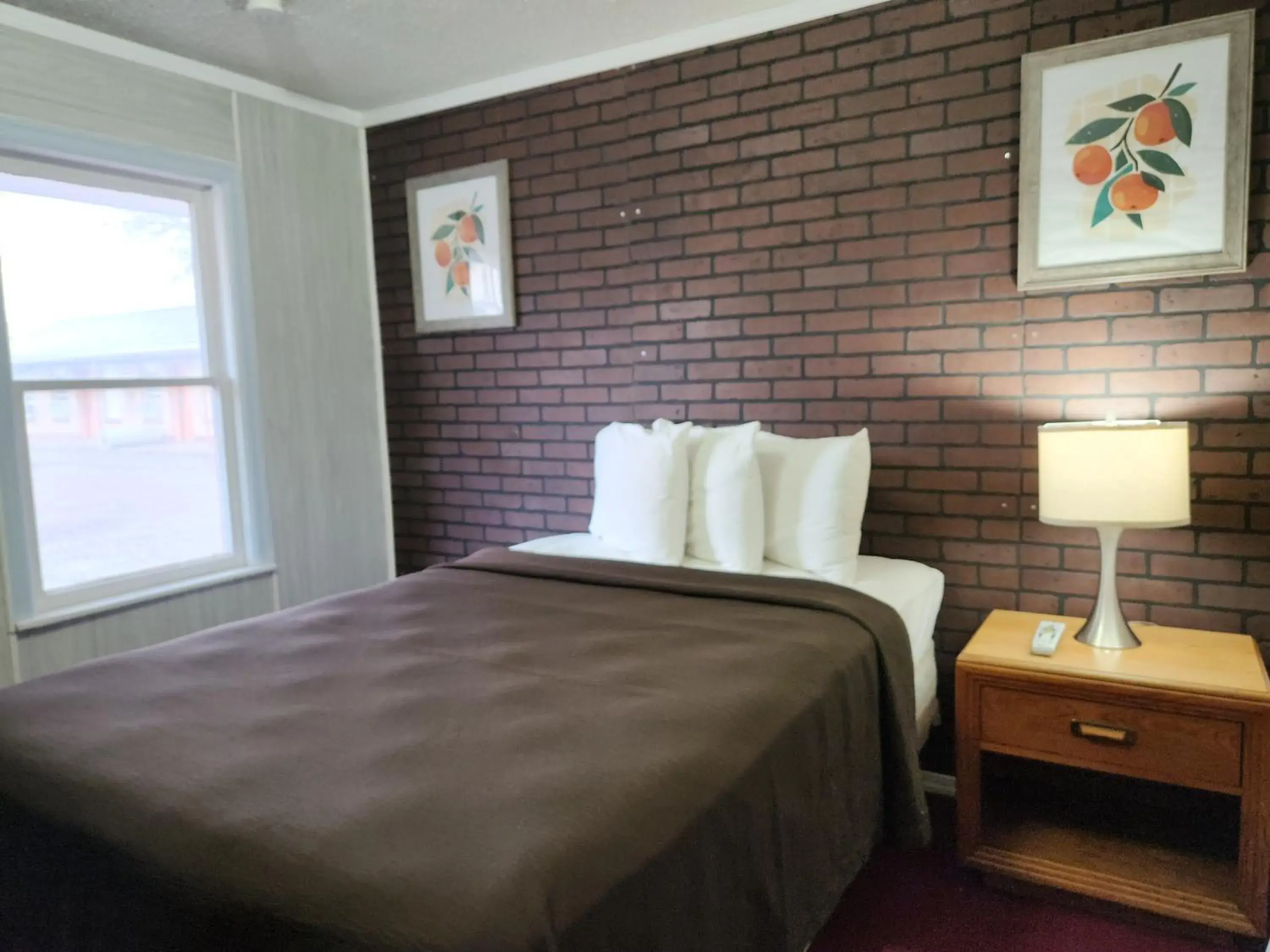 Small Twin Room - single occupancy in OYO Hotel Colby, KS Small Twin Room - single occupancy in OYO Hotel Colby, KS